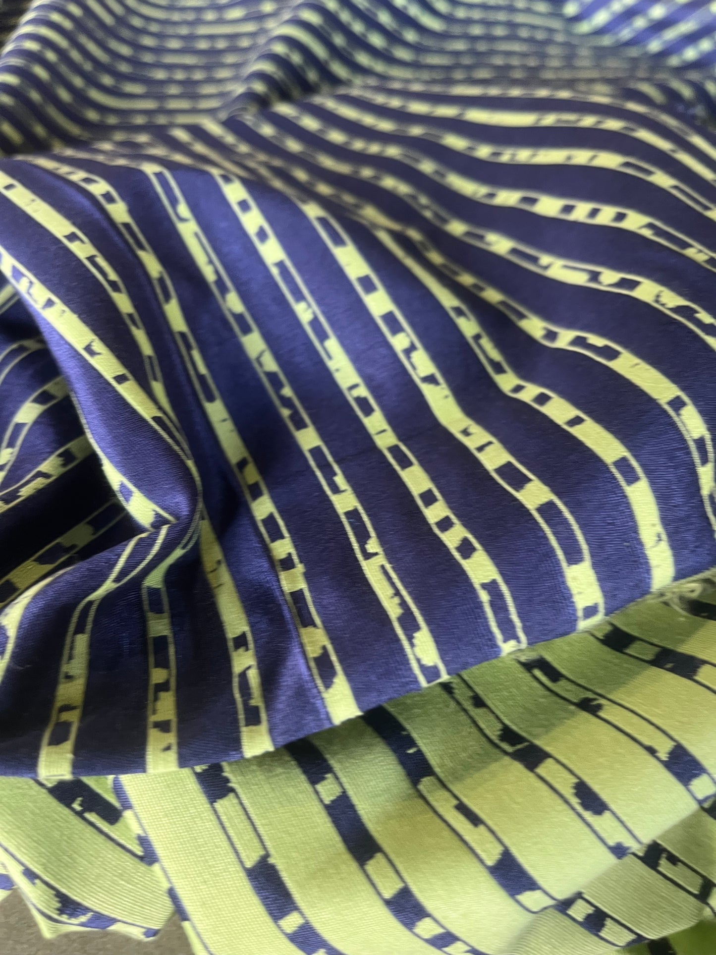 In The Garden 14 stretch jacquard navy/lemon