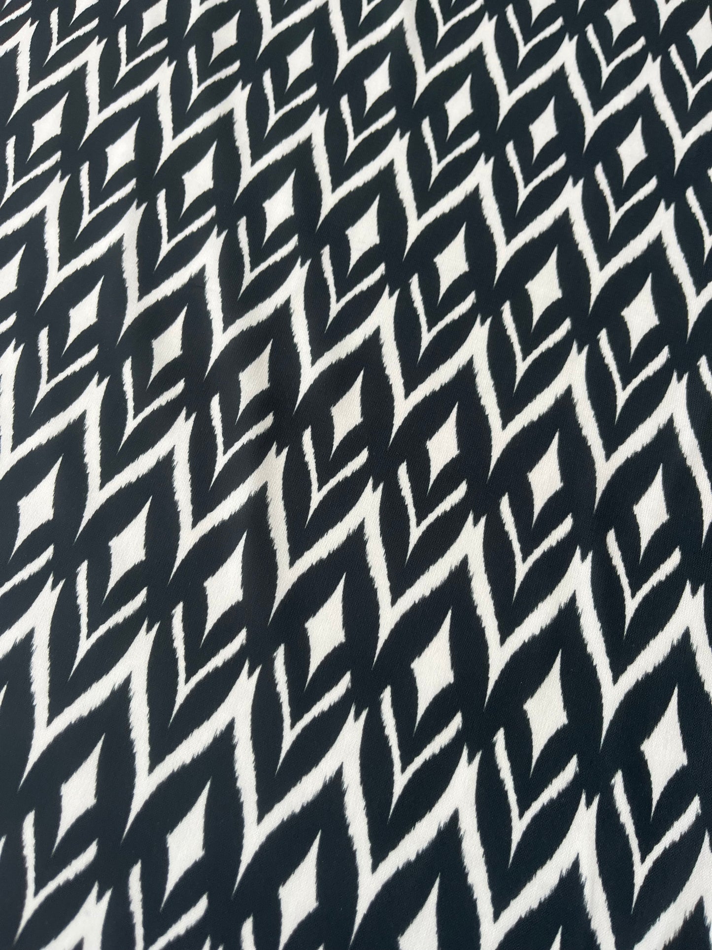 ATILLA 030 silky satin black/white ikat