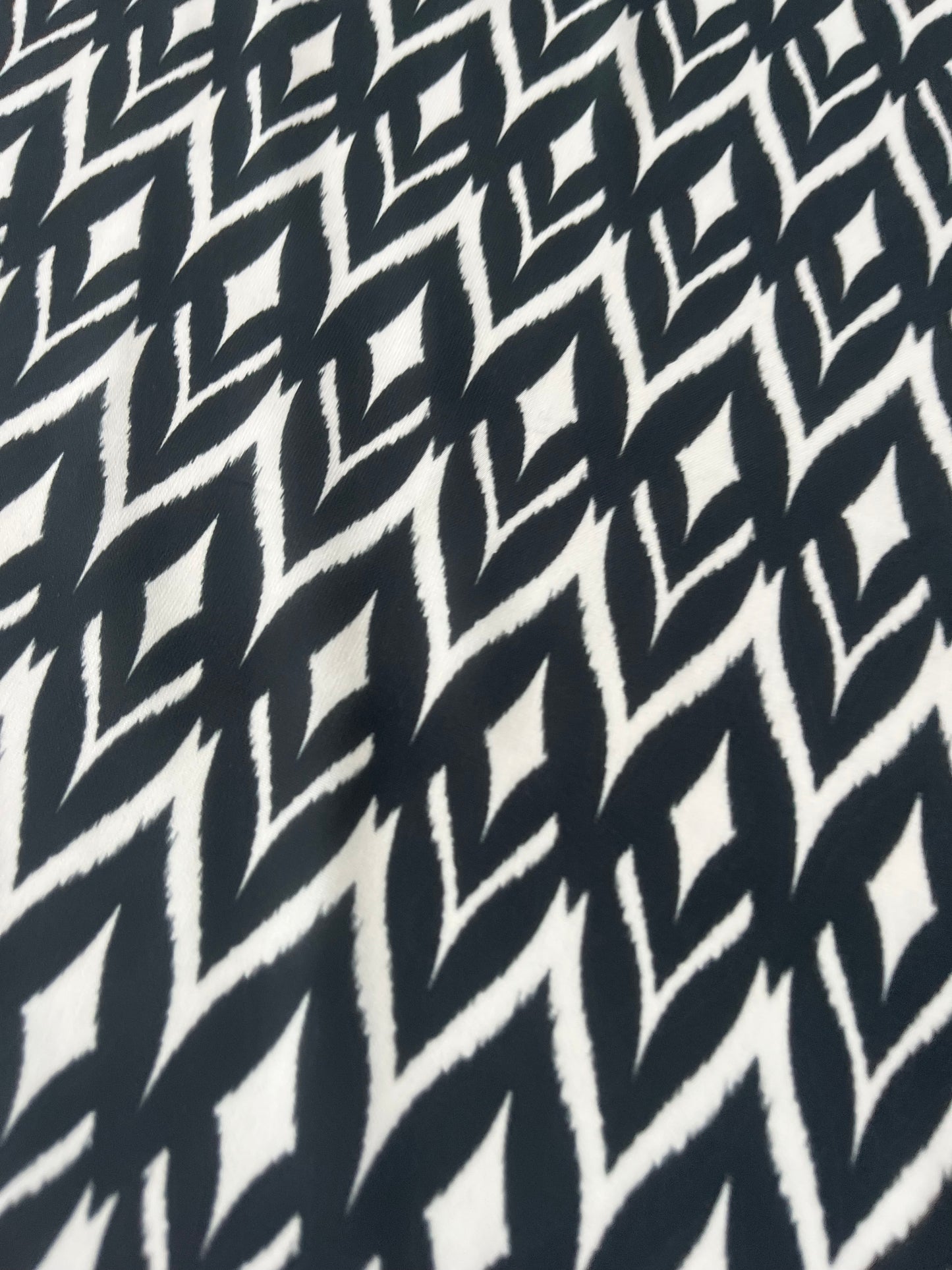 ATILLA 030 silky satin black/white ikat