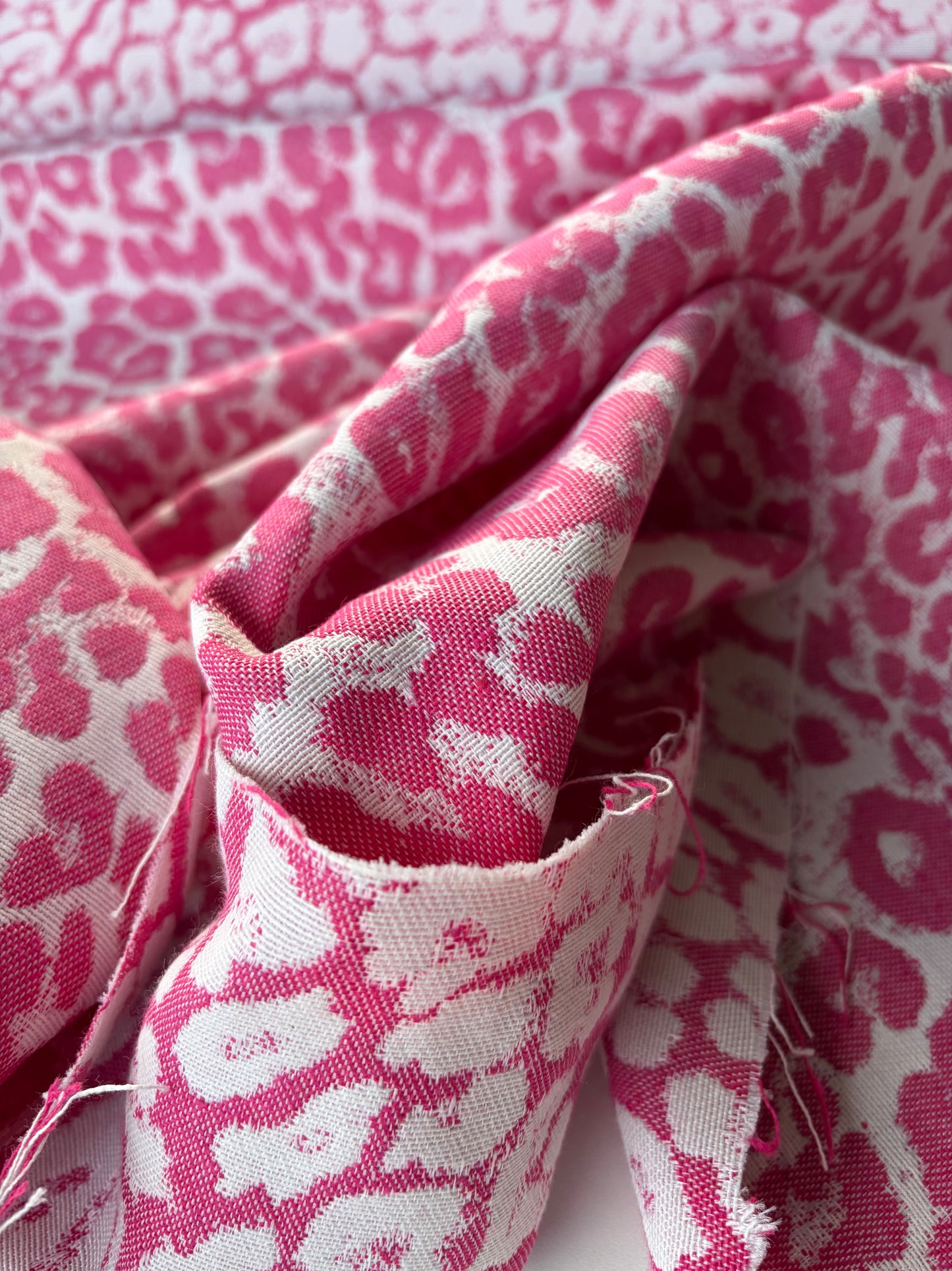TOTO 002 cotton jacquard animalier fuchsia