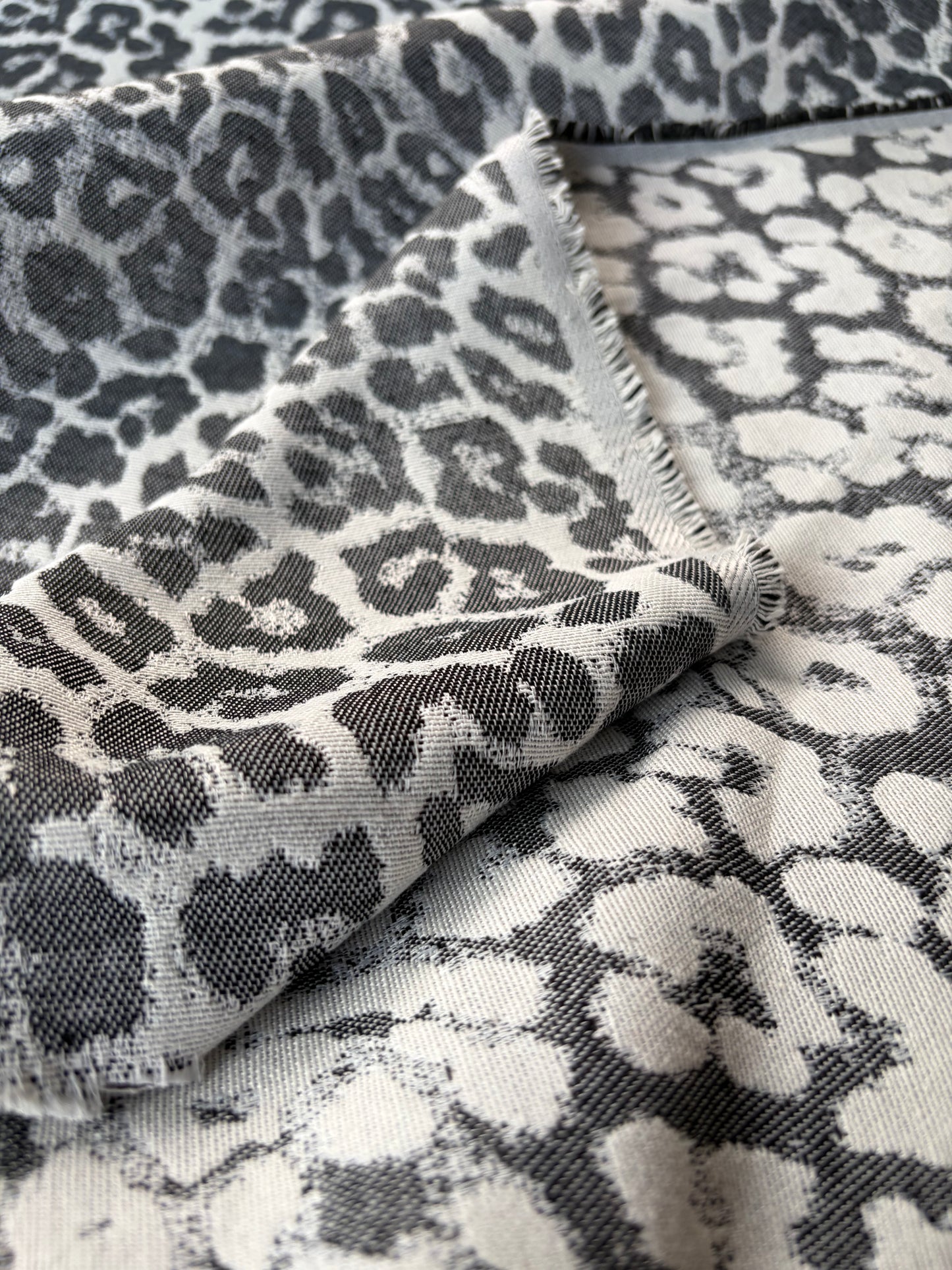 TOTO 006 cotton jacquard animalier black
