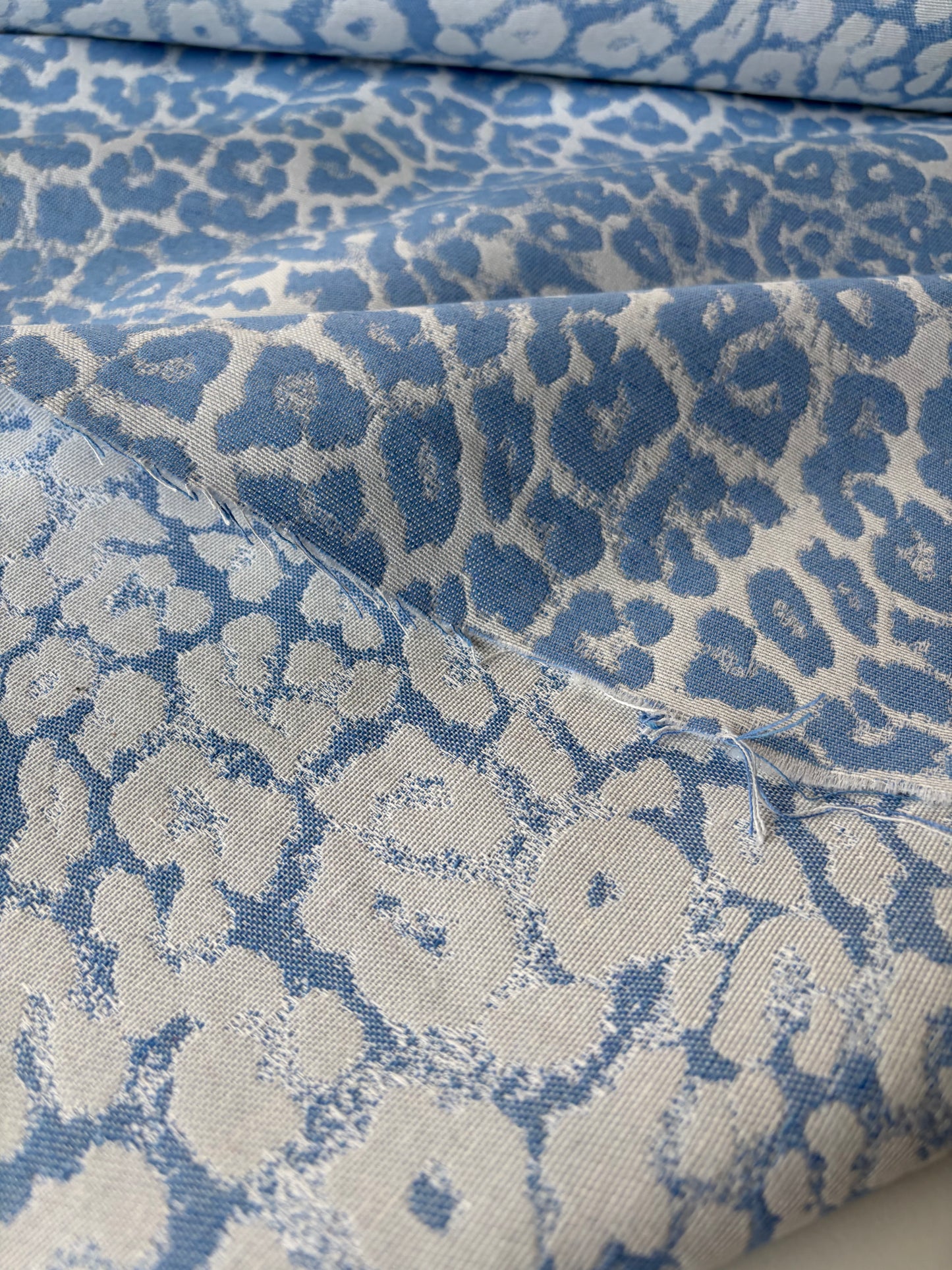 TOTO 007 cotton jacquard animalier light blue