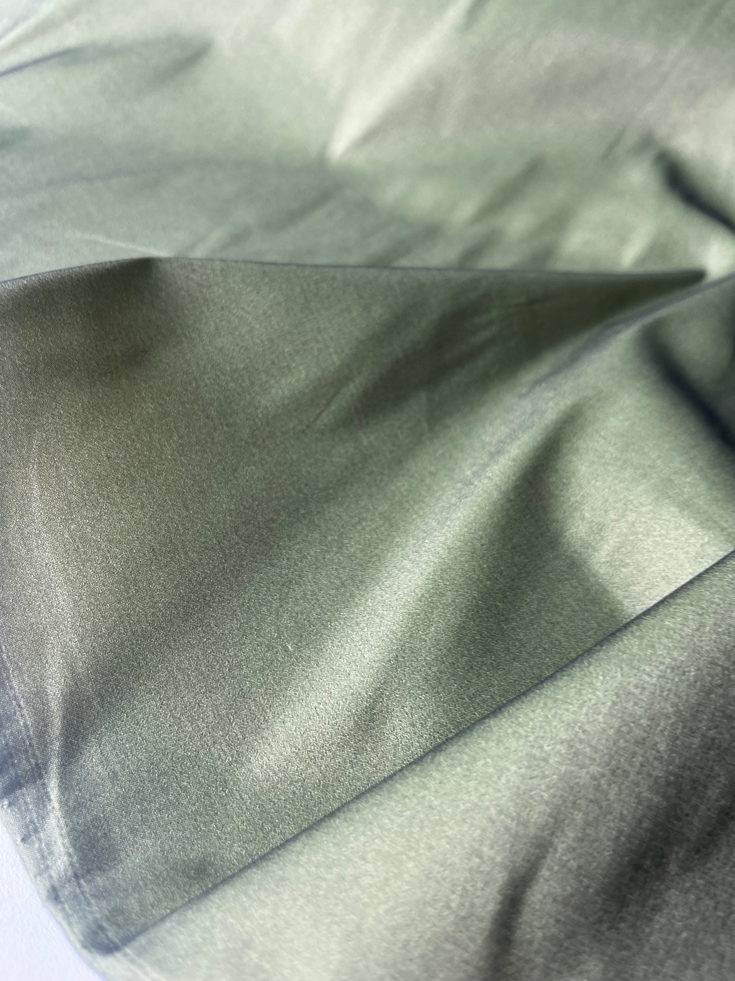 BACCHUS 020 stretch moss green changeant