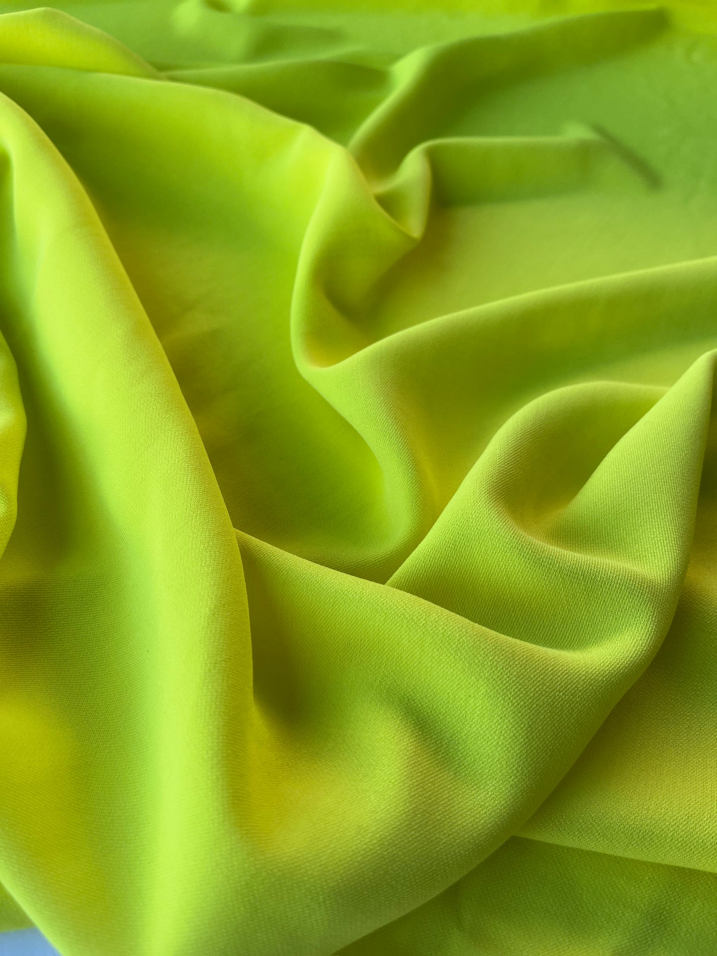 NENA 006 light crêpe bright yellow