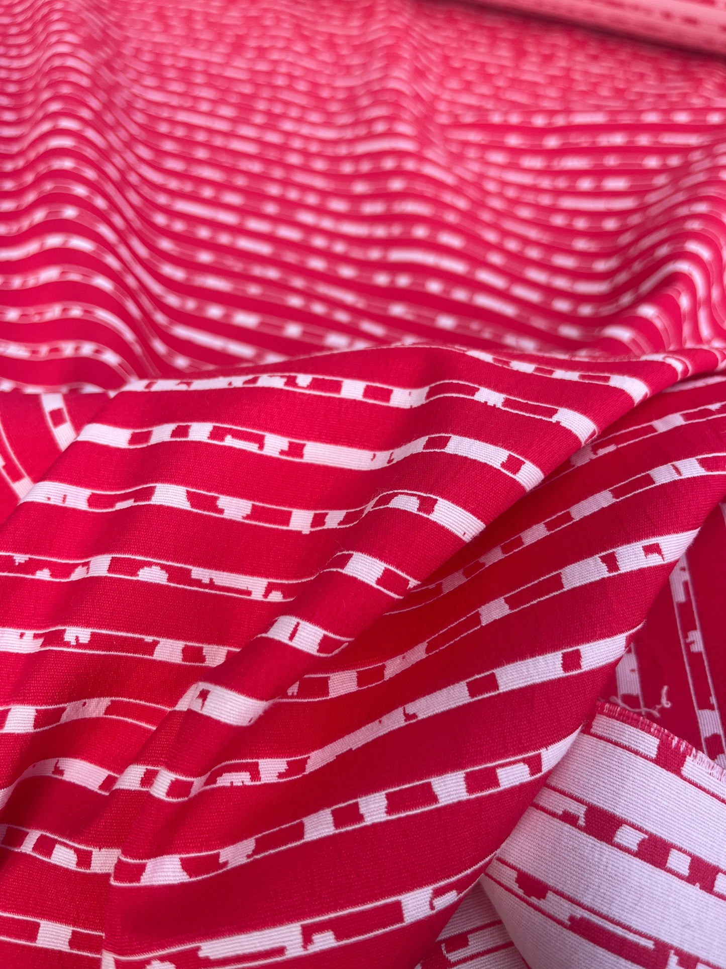 Blandine 032 cotton stretch jacquard red/white