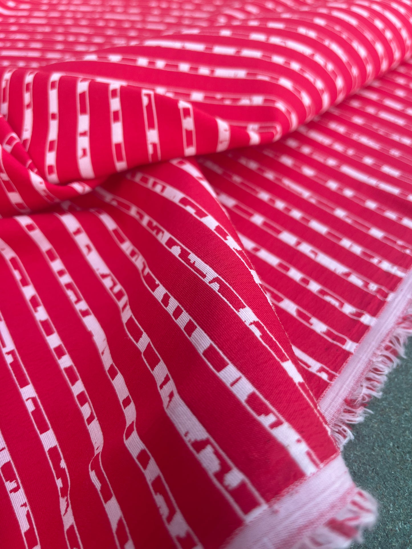 Blandine 032 cotton stretch jacquard red/white