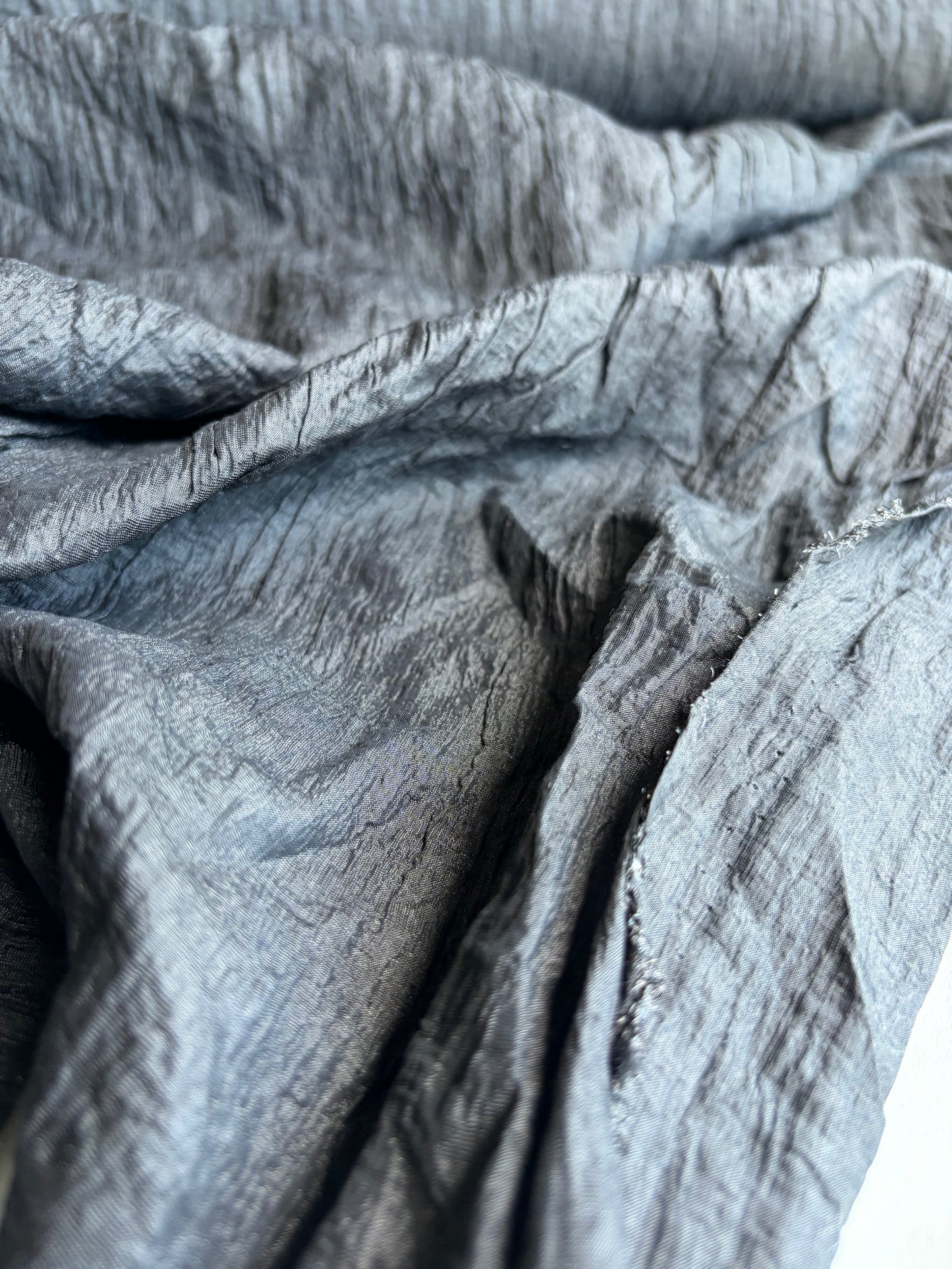 CELIA 034 crushed viscose with metal yarns black