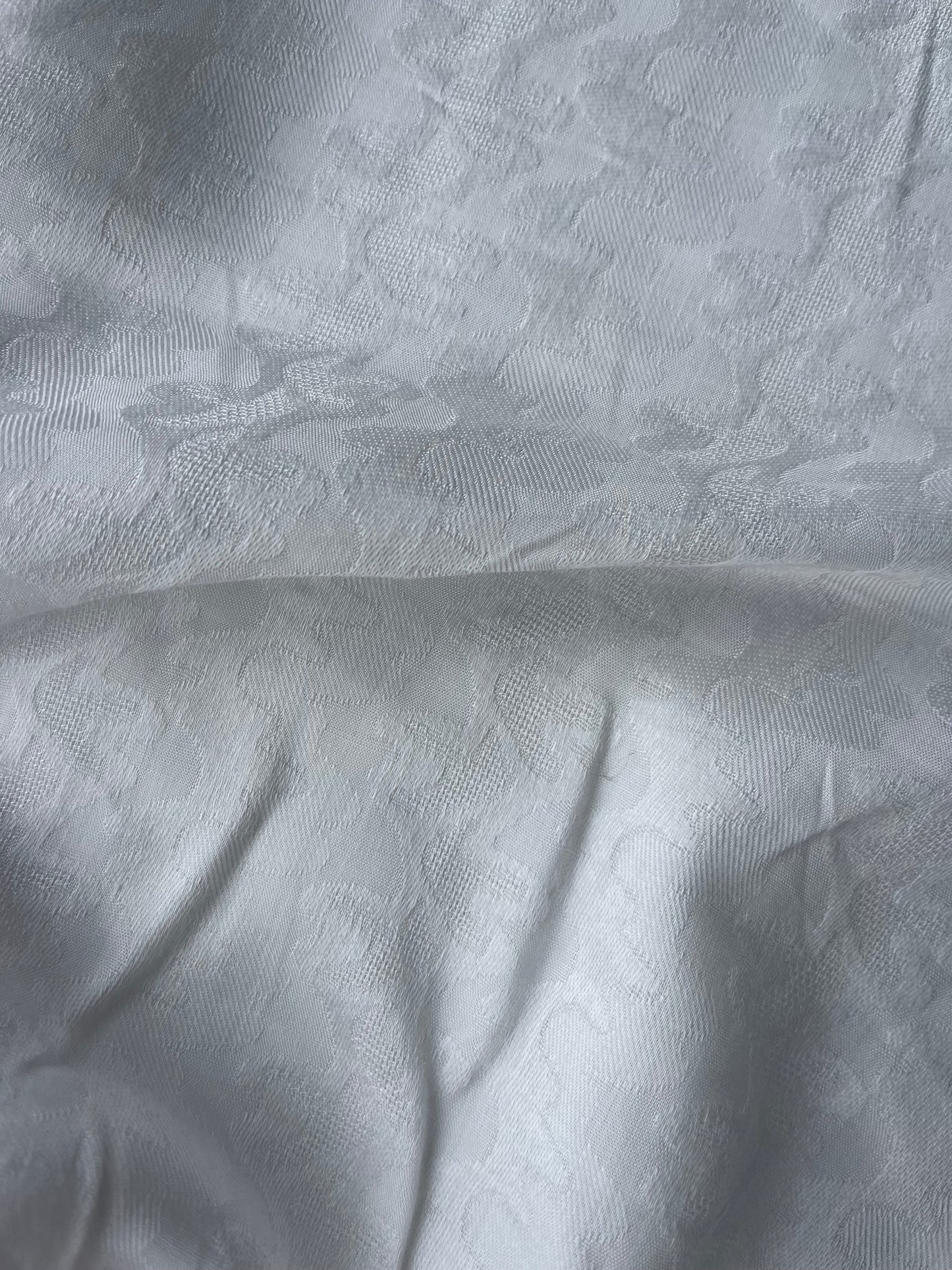 MAYA 006 lightweight viscose jacquard off white