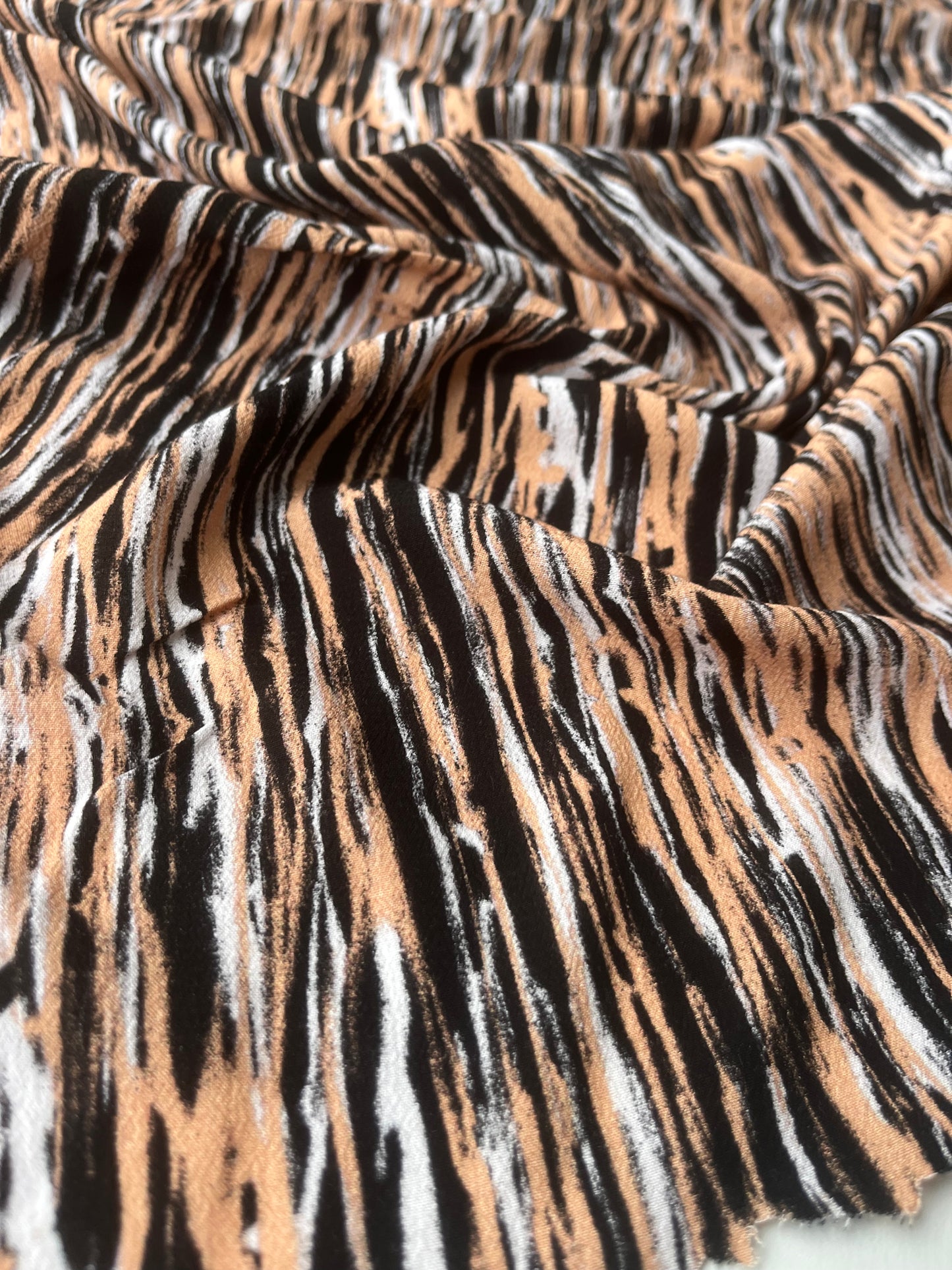 MAYA 010 viscose crêpe marocaine multi grain lines