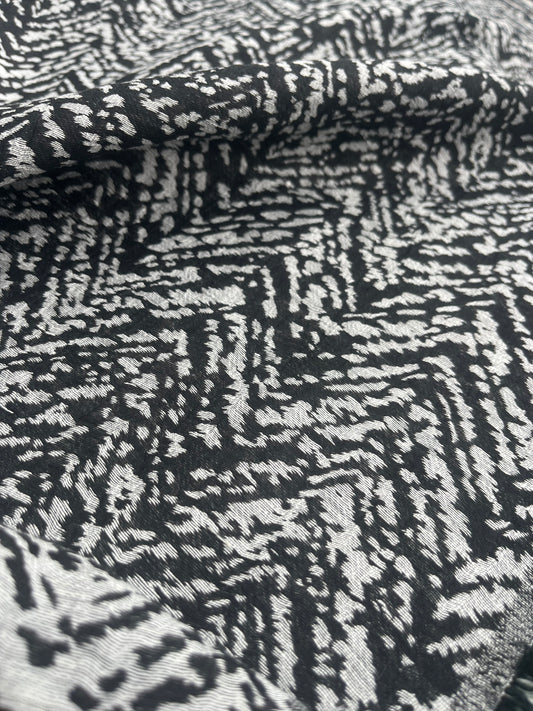 COCO 007 jacquard linen/silk black zig-zag