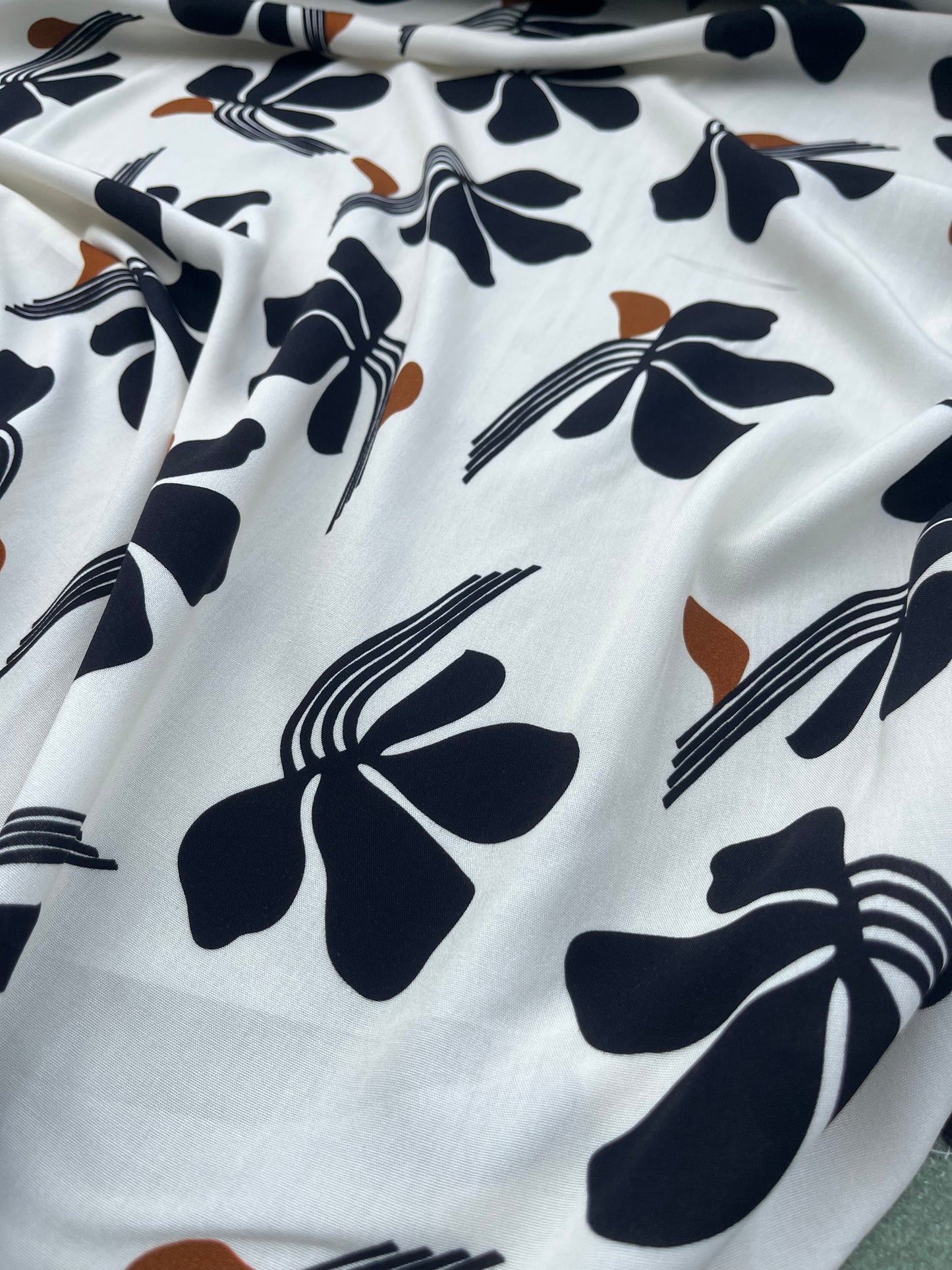 Boniface 011 viscose with naive flowers