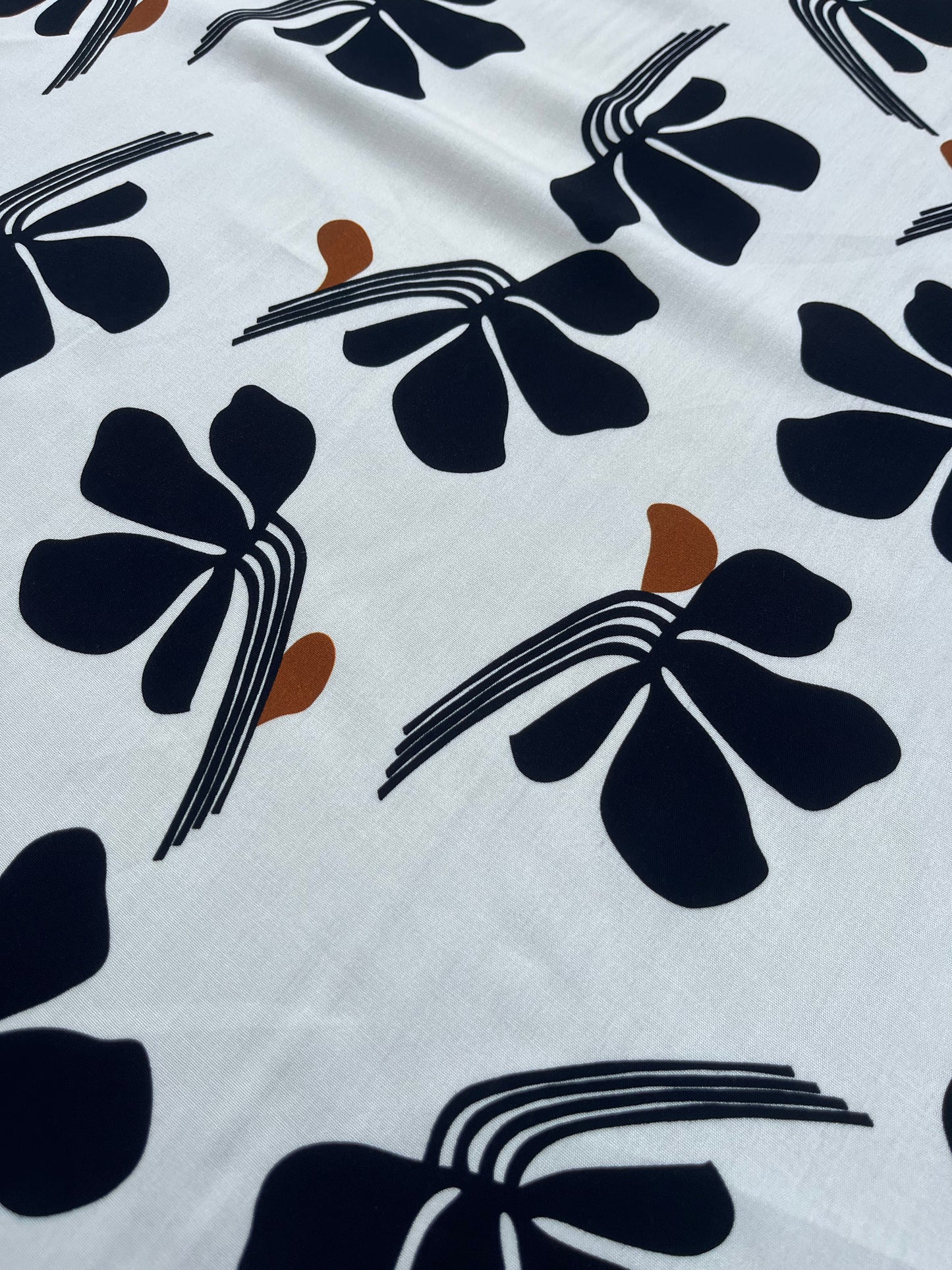 Boniface 011 viscose with naive flowers