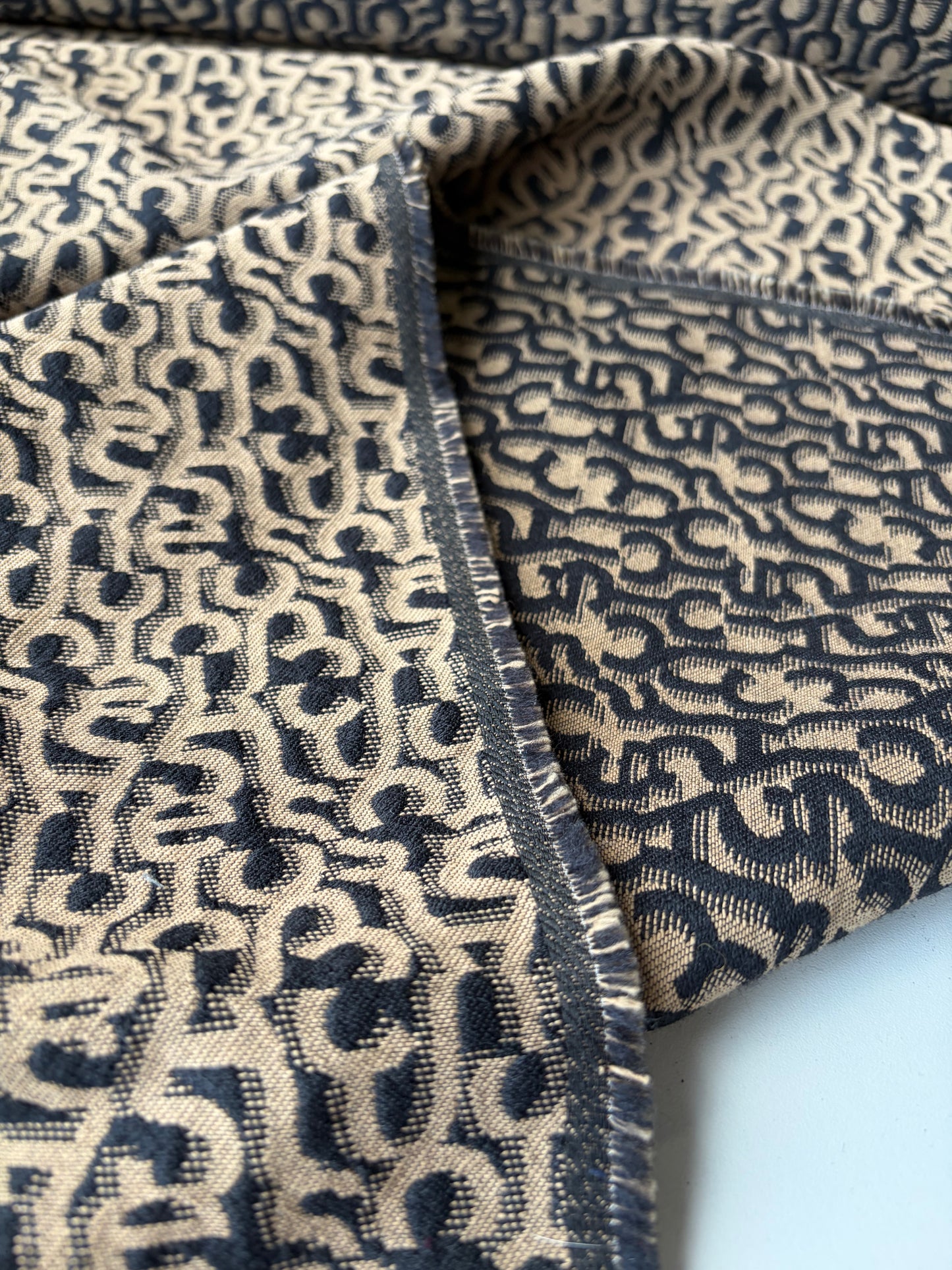 HOLLY 015 camel/black logo wool jacquard