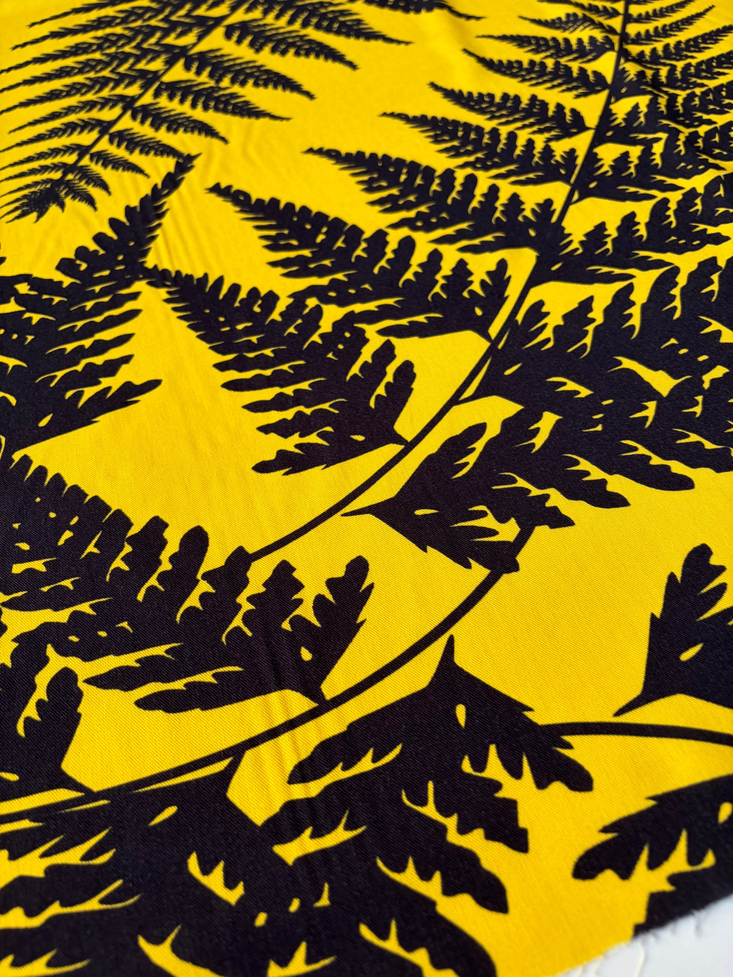 HOMER 005 viscose twill print yellow/black giant leaves