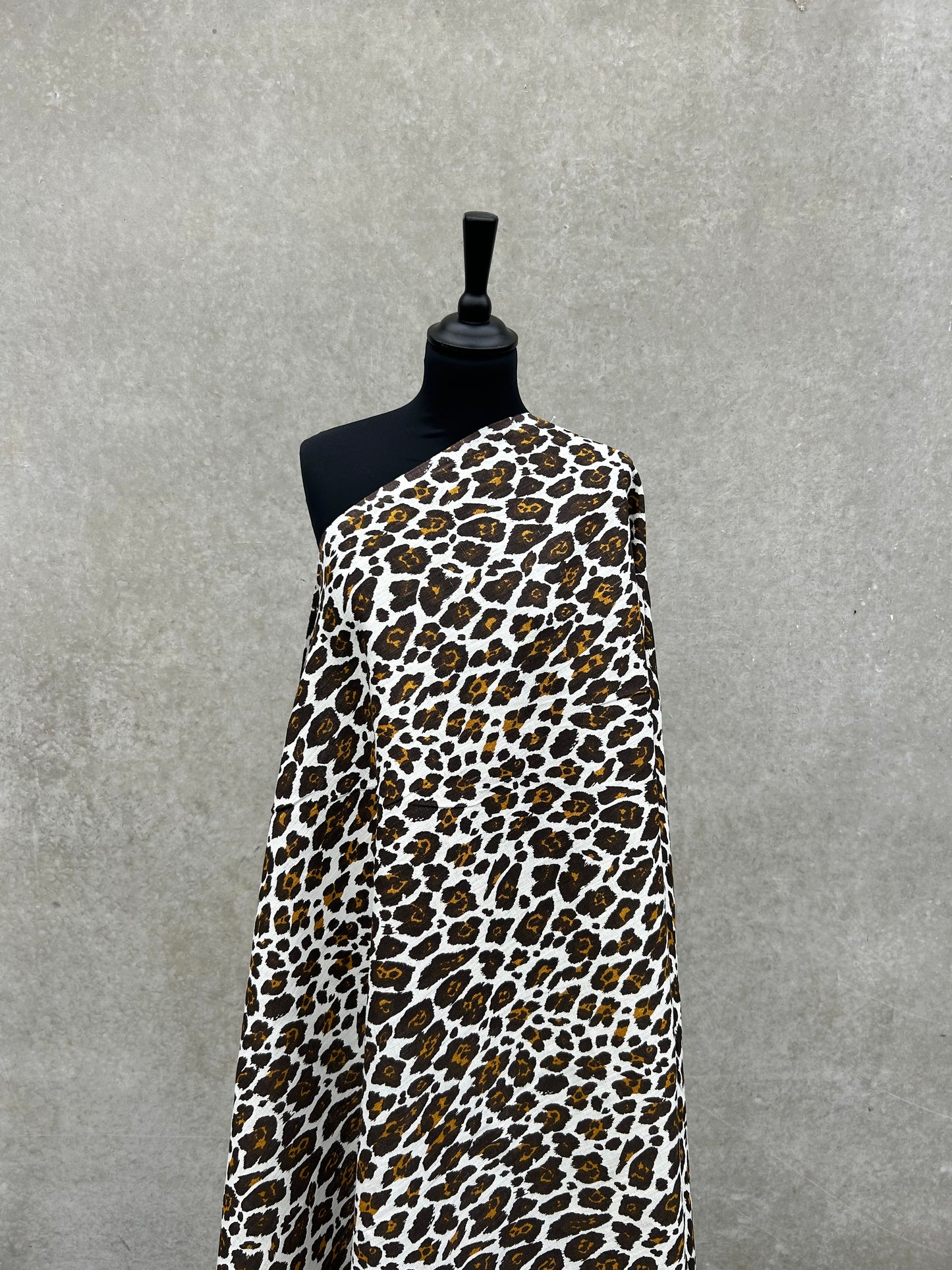 STELLA 002 canvas leopard print
