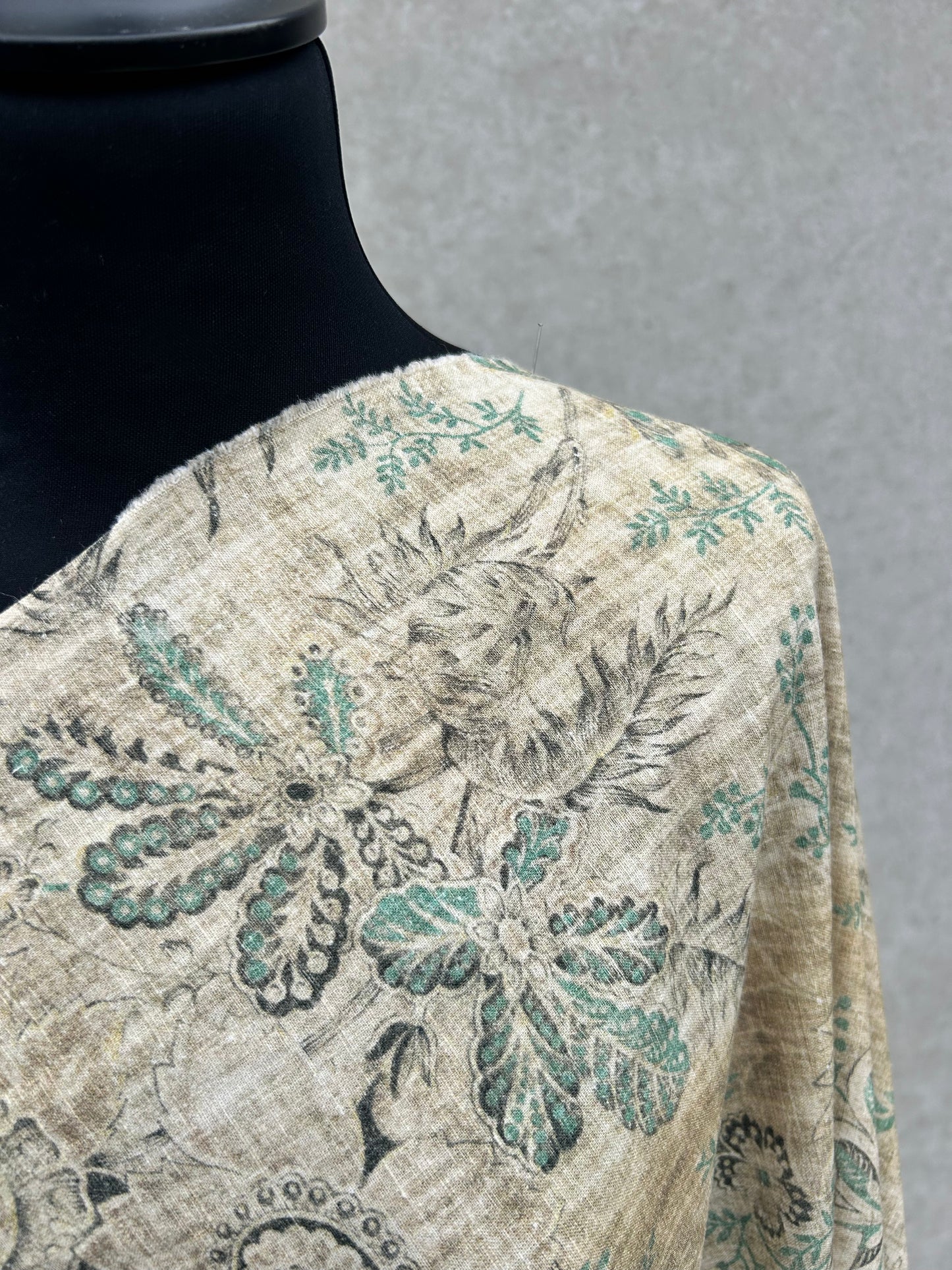VIVIENNE 002 cotton linen vintage print
