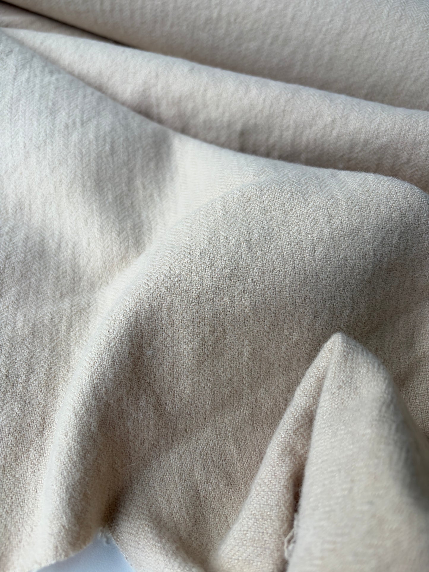 JOEL 003 cream coloured heavy woolf lannel