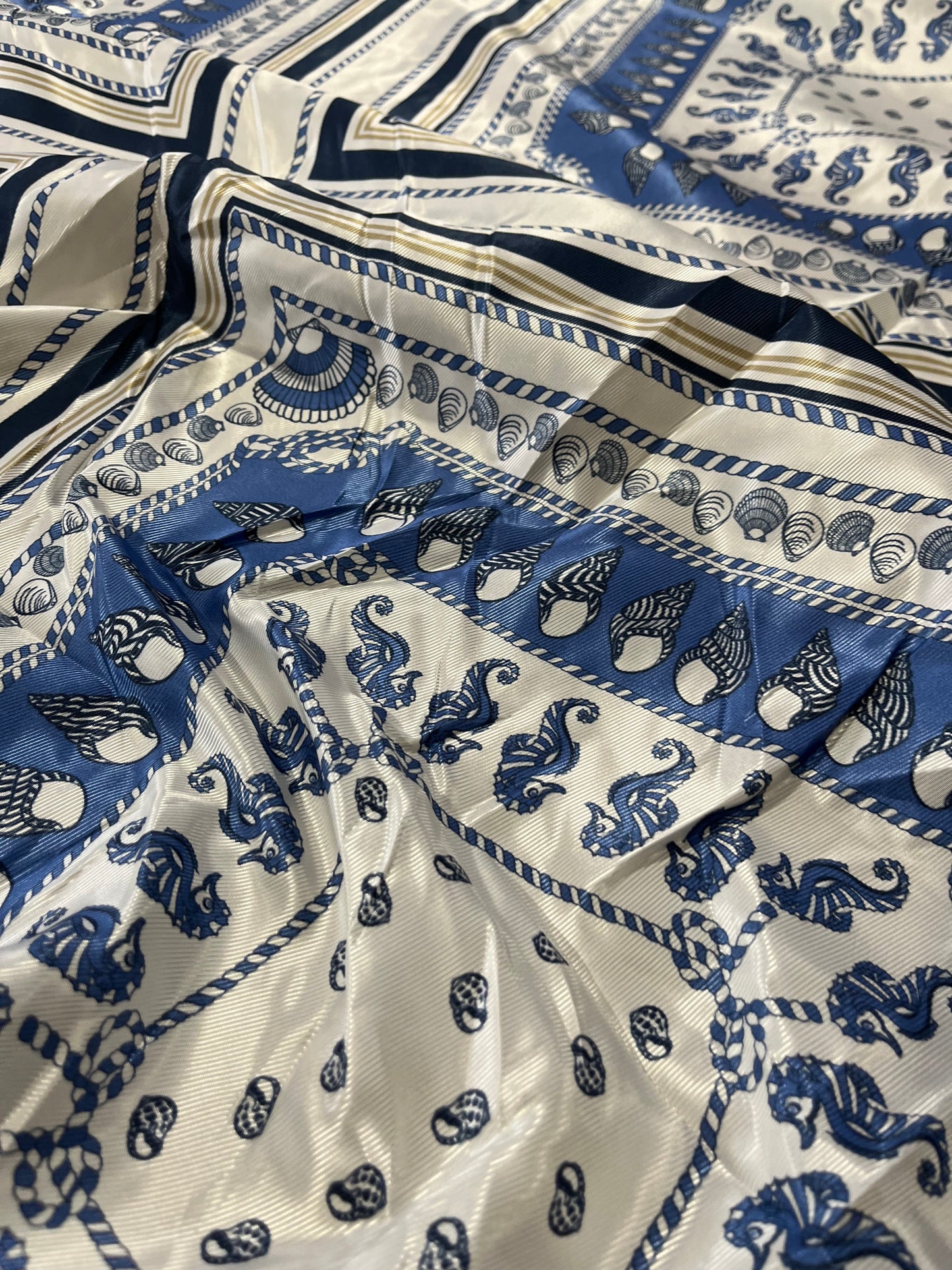 A01 Shiny foulard blue