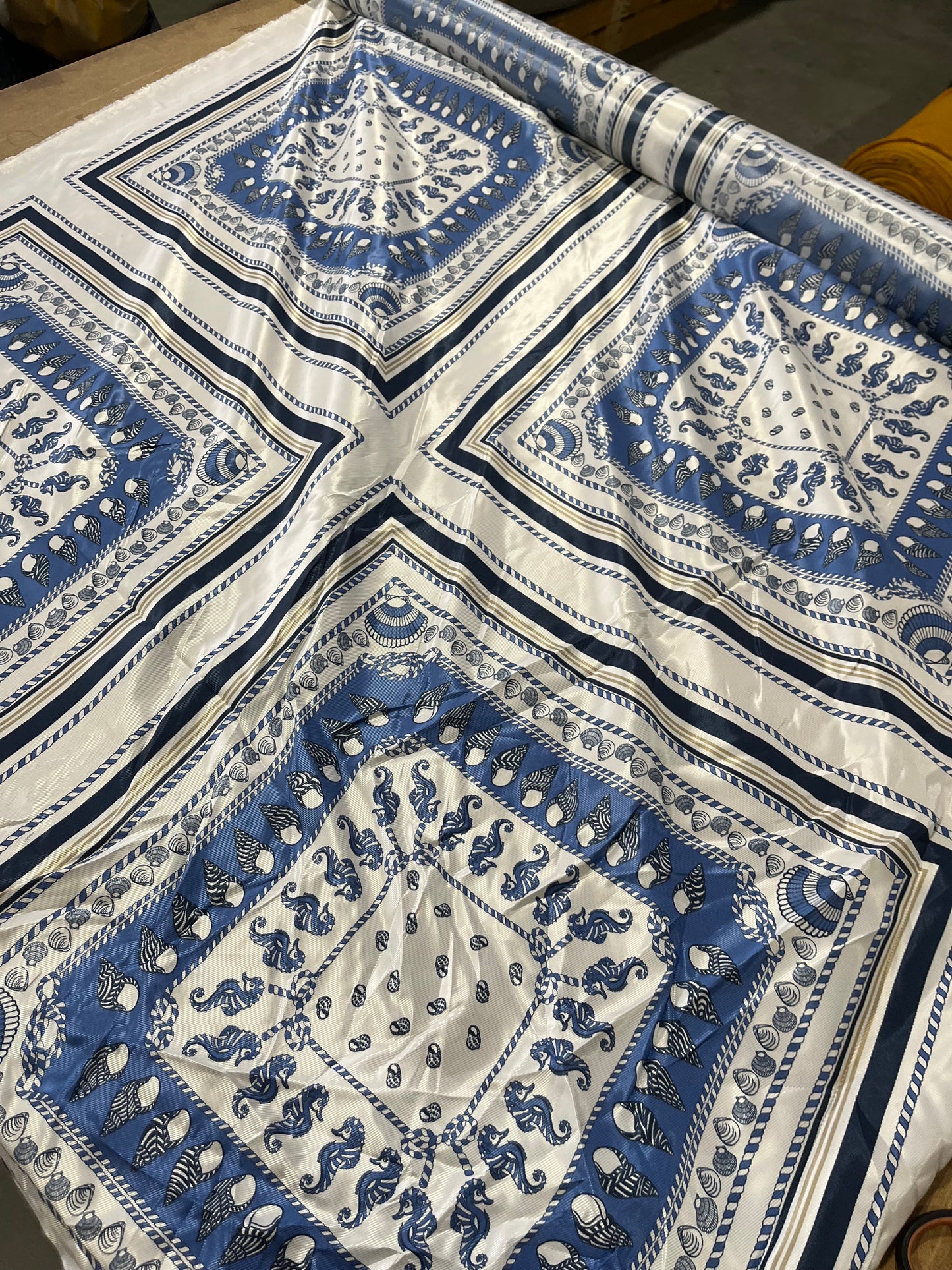 A01 Shiny foulard blue