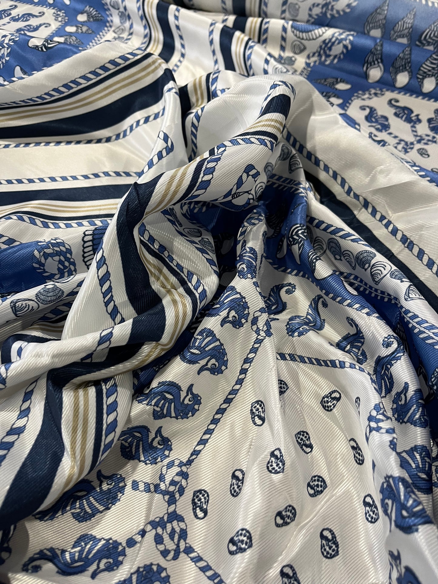 A01 Shiny foulard blue