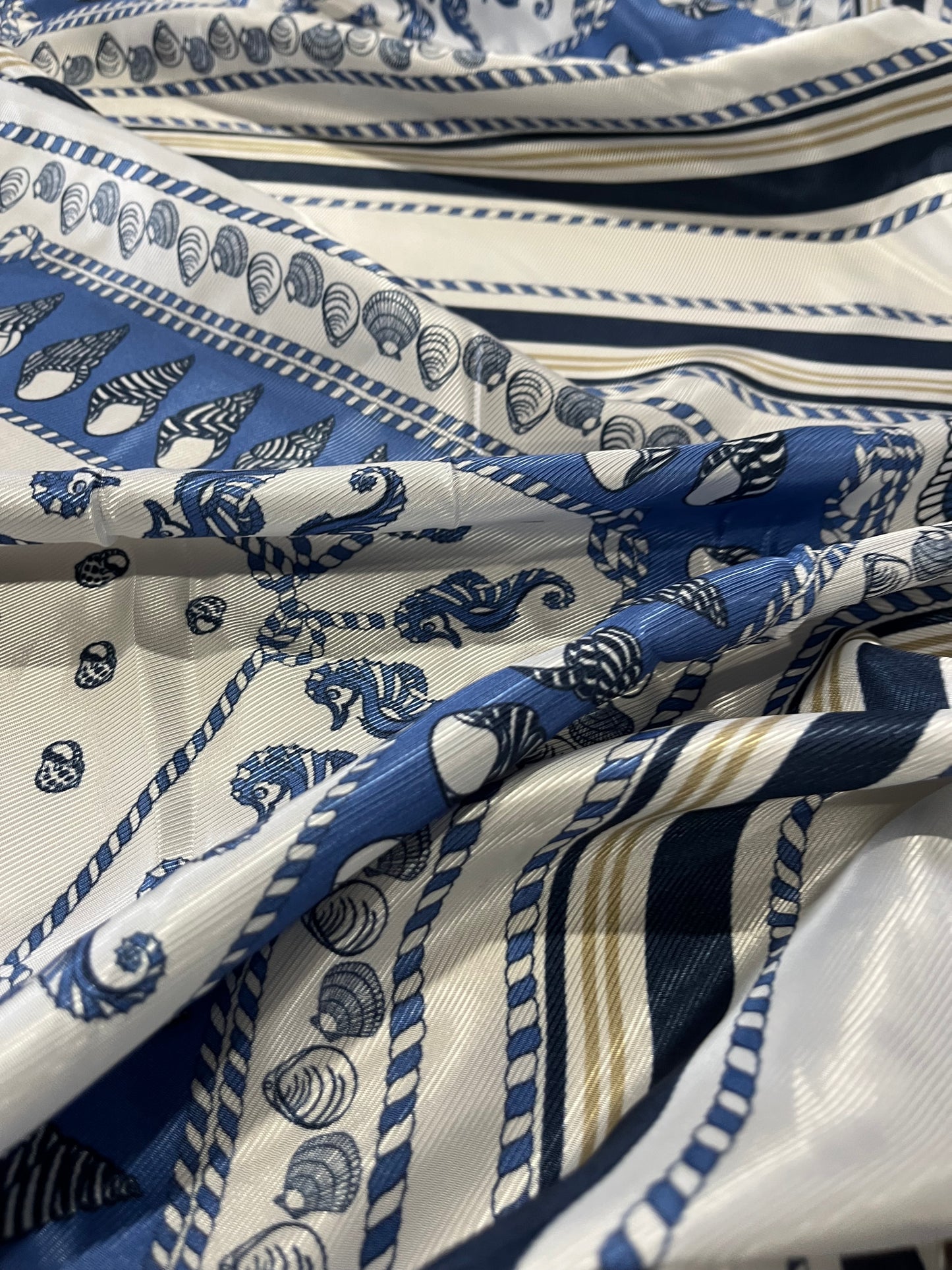 A01 Shiny foulard blue