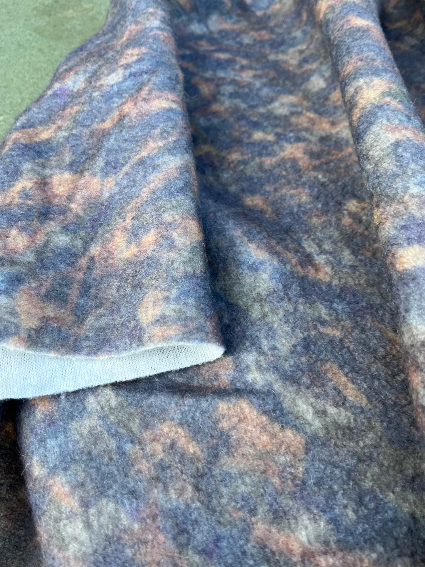 ROMA 005 boiled wool grey/pink small design
