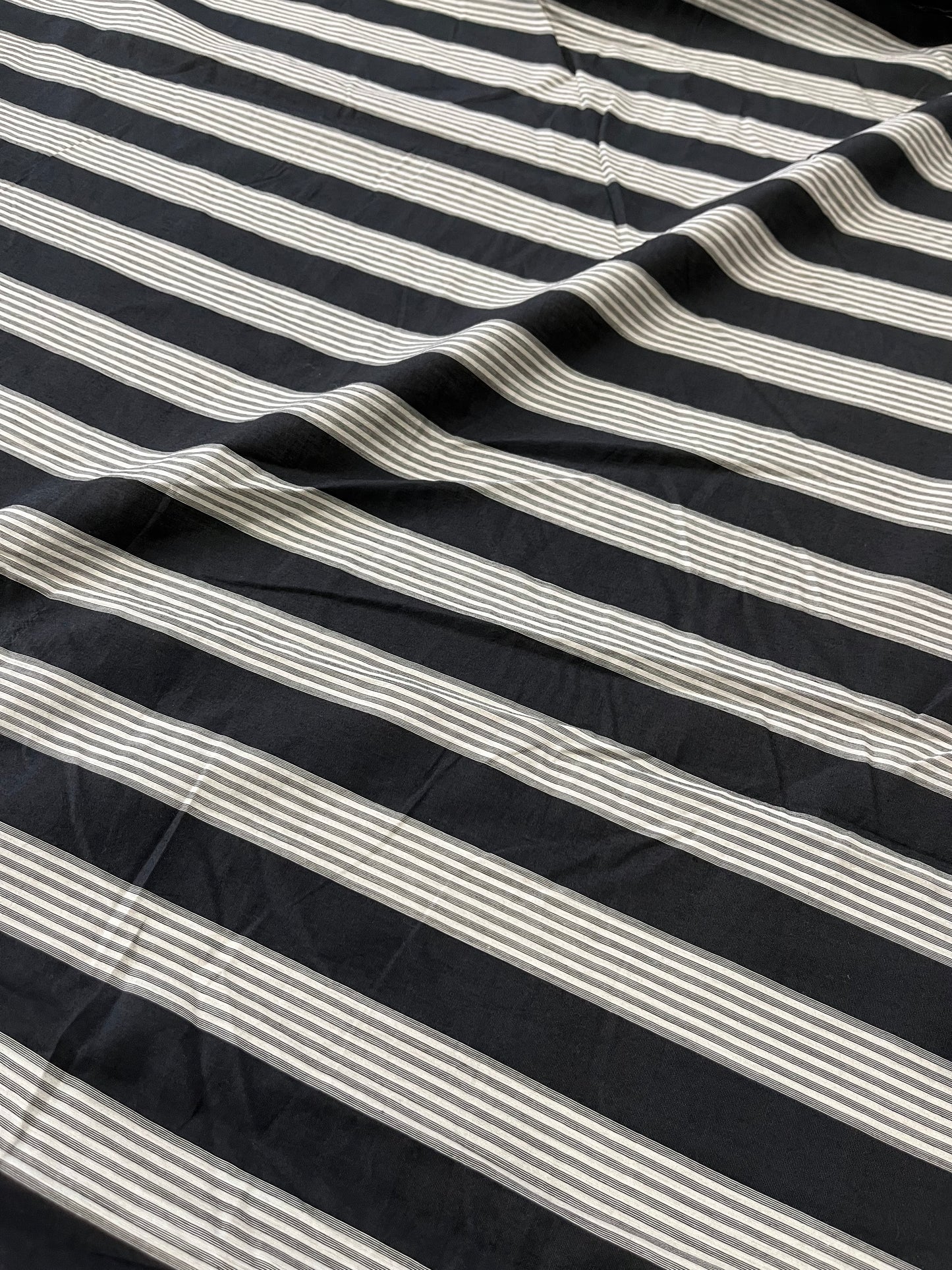 H01 Indy 023 woven voile stripes black