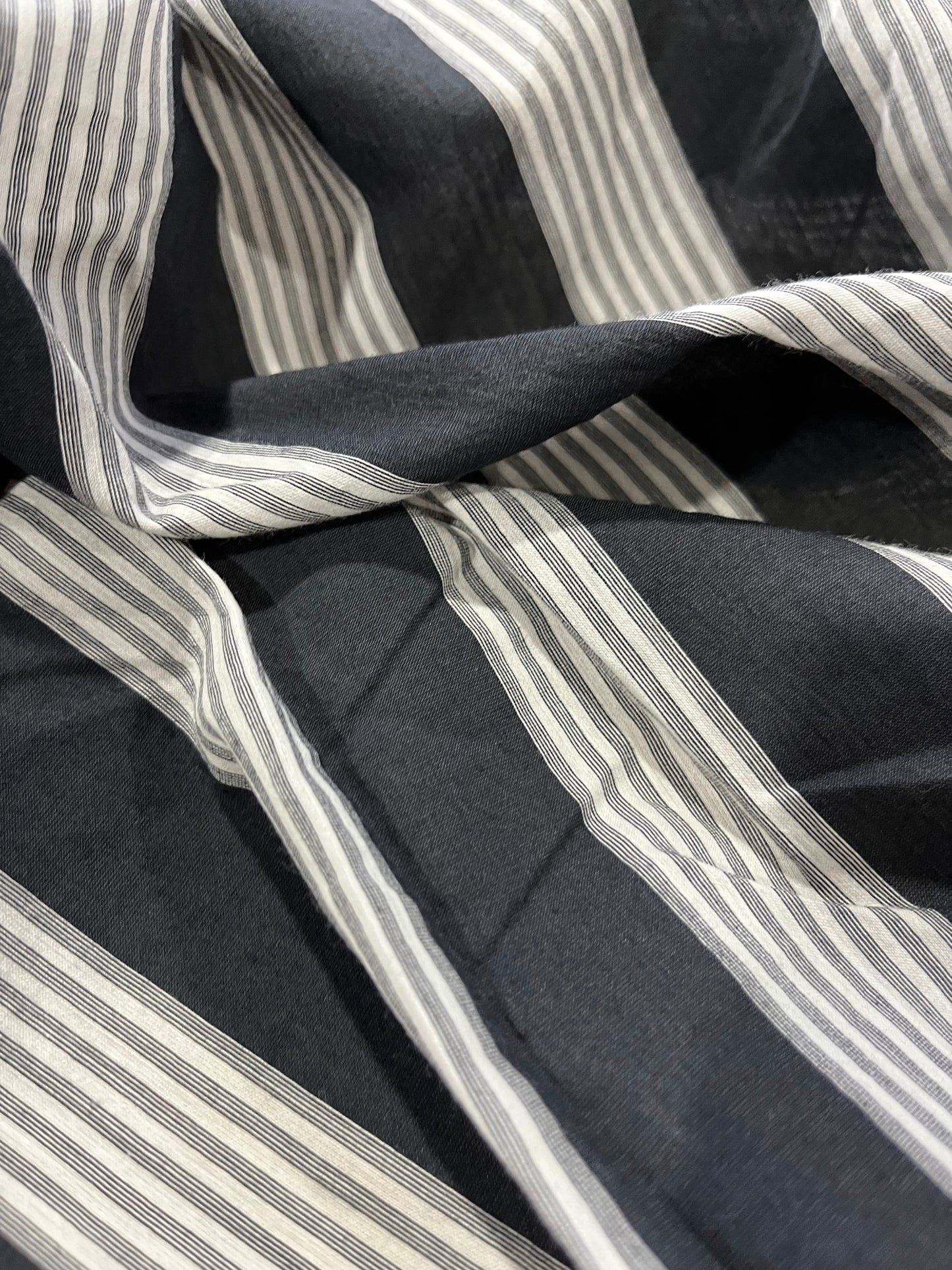 H01 Indy 023 woven voile stripes black