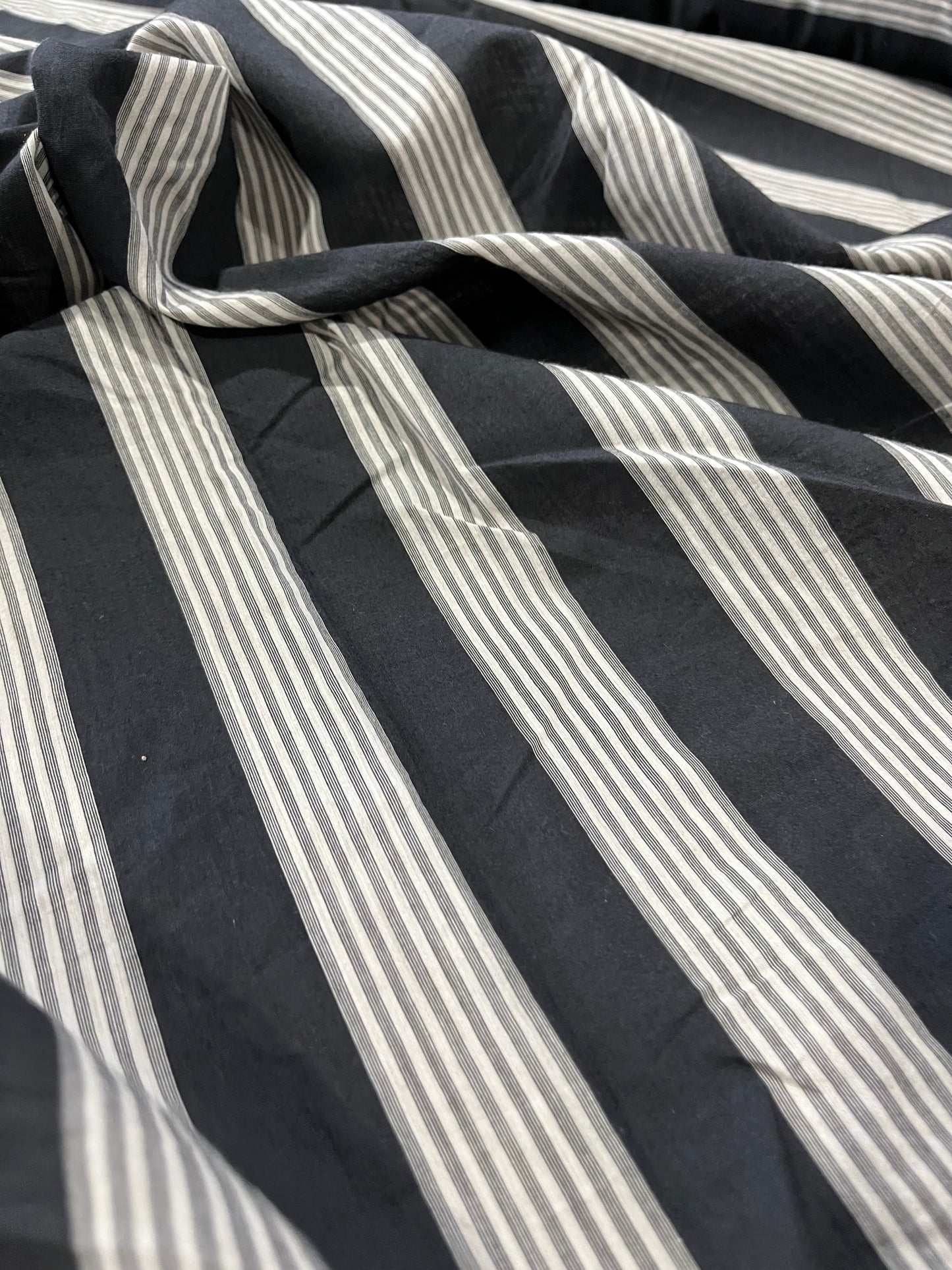 H01 Indy 023 woven voile stripes black