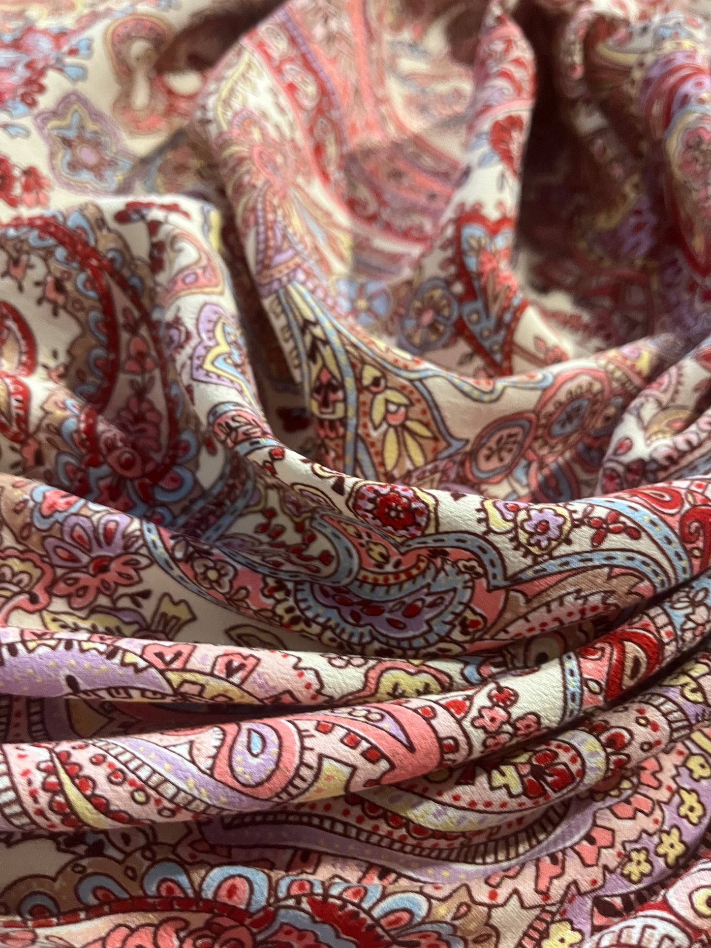 GASPARD 010 viscose crêpe cashemere design