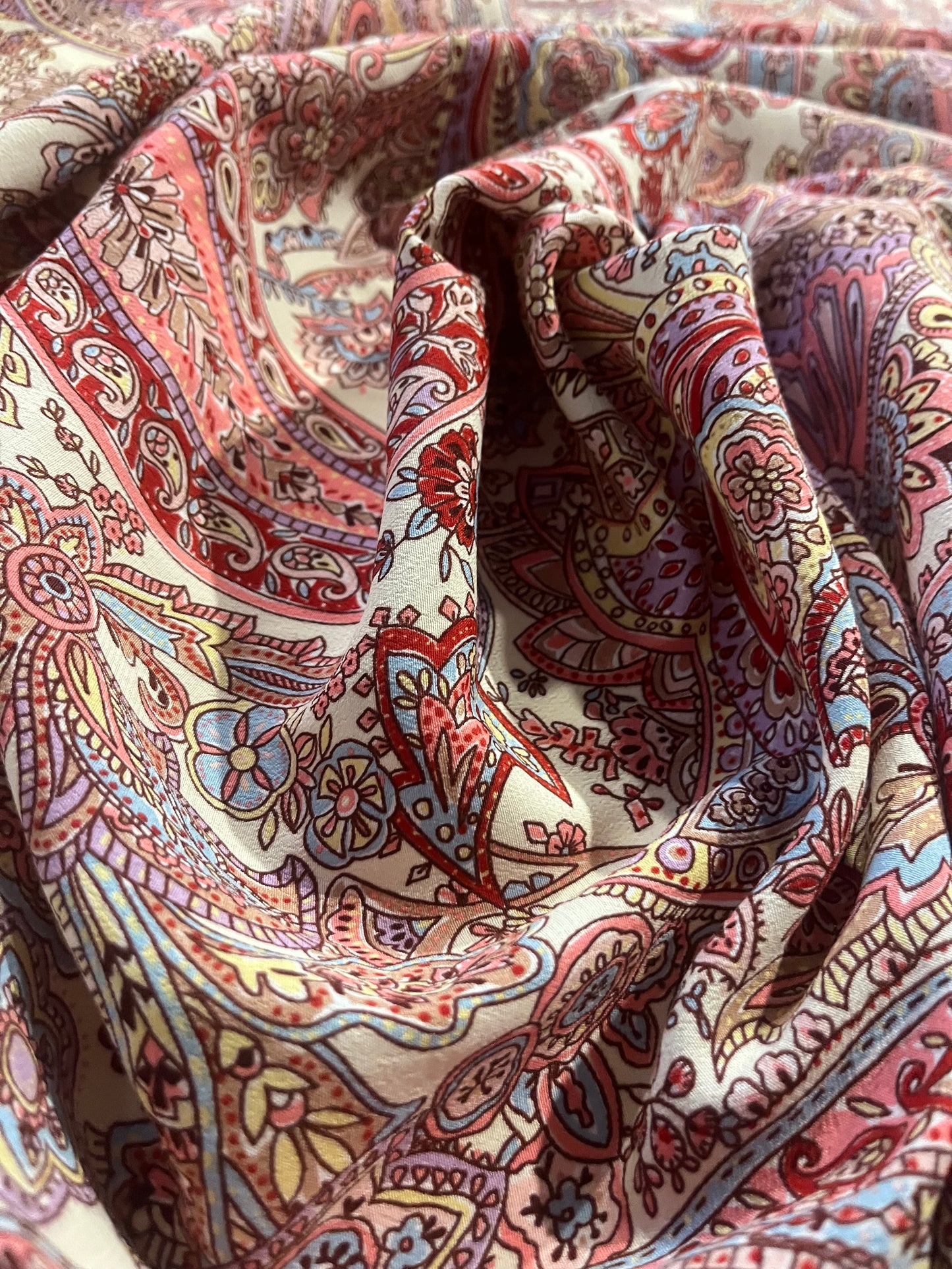 GASPARD 010 viscose crêpe cashemere design