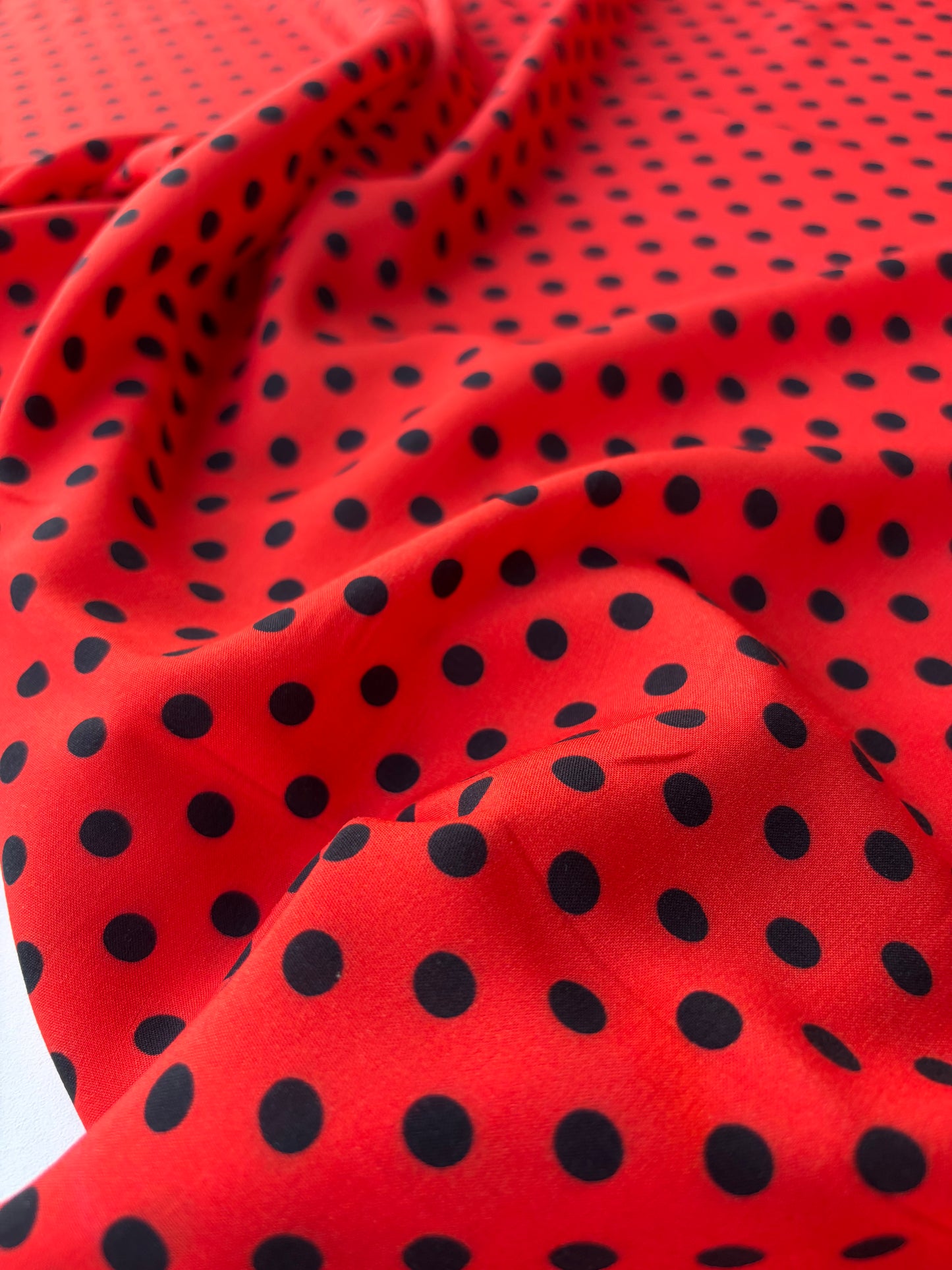 MARGE 029 viscose red/black polkadots
