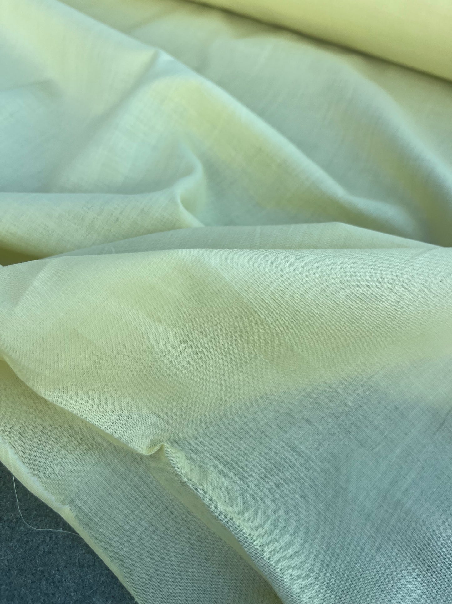 FLORA 007 Cotton voile soft yellow