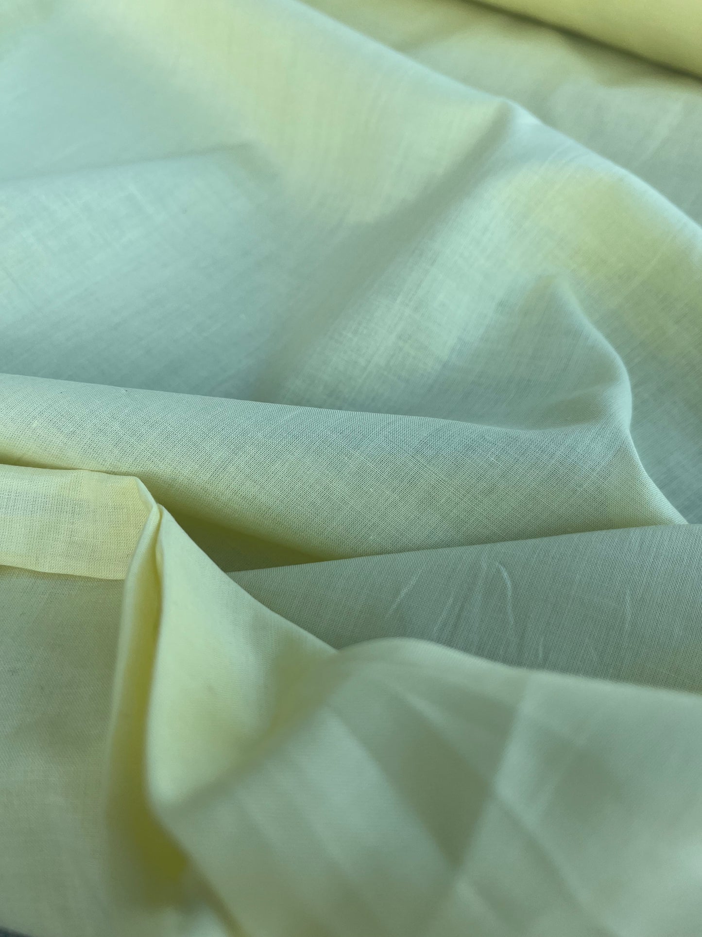 FLORA 007 Cotton voile soft yellow