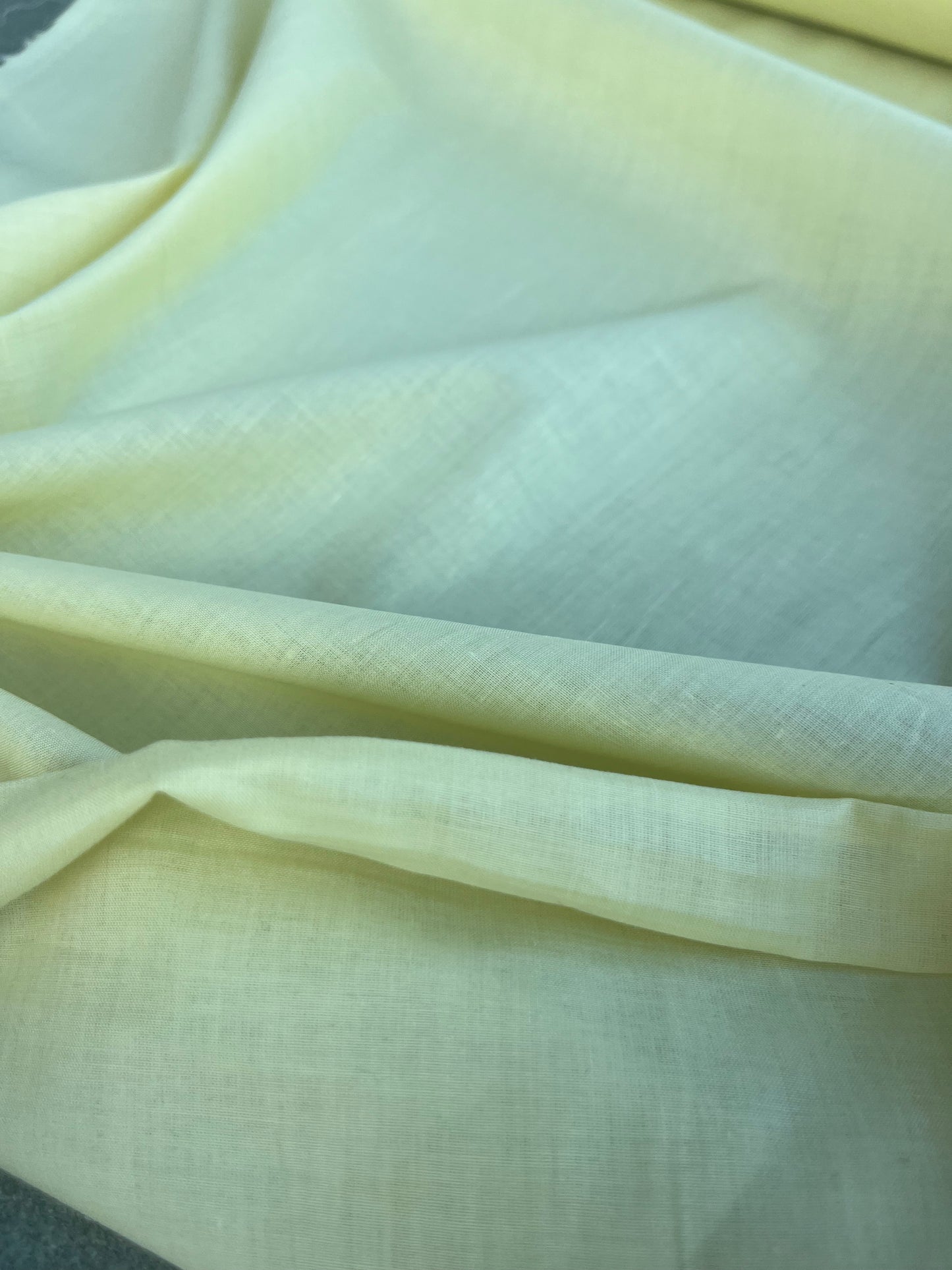 FLORA 007 Cotton voile soft yellow