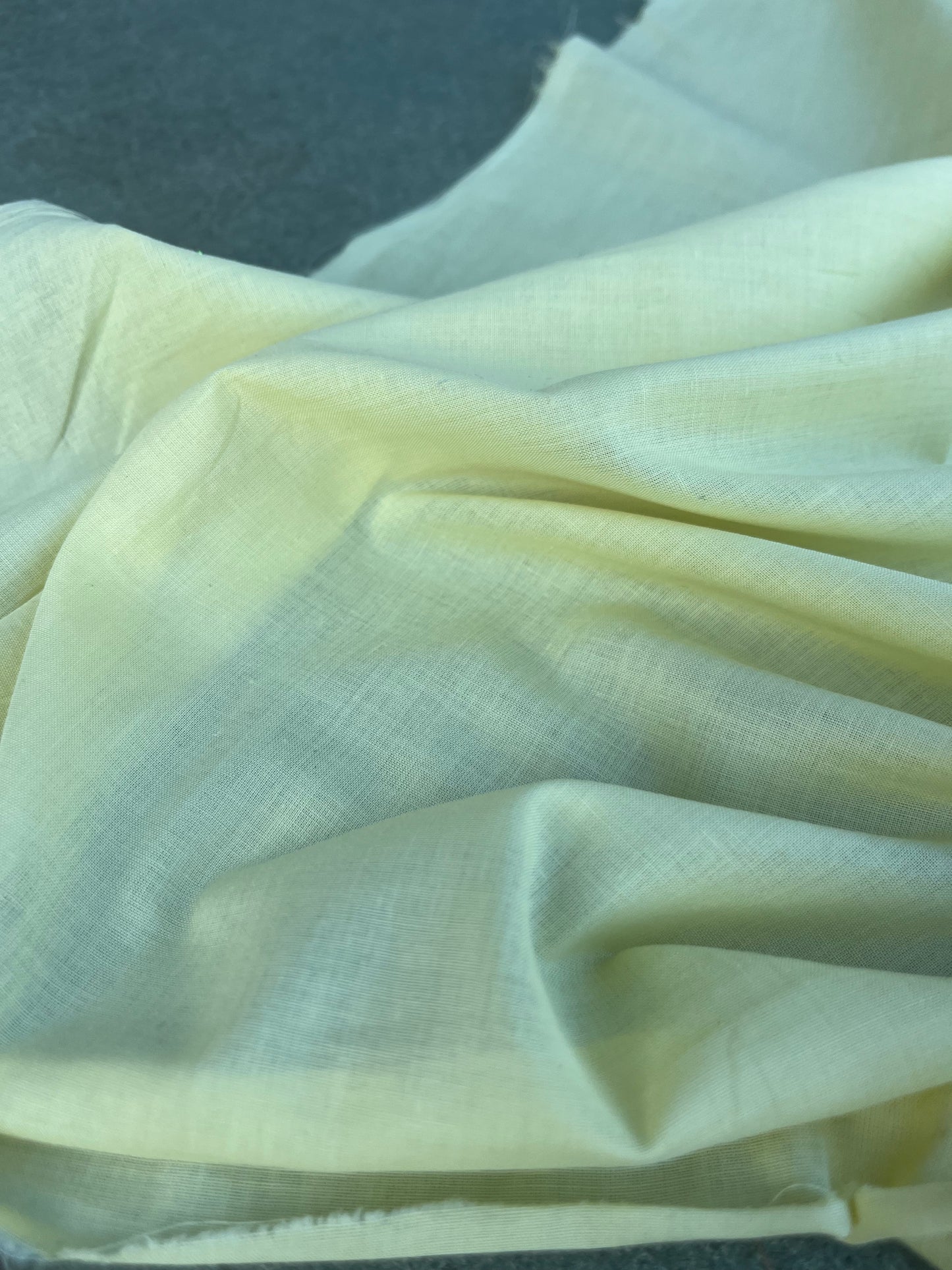FLORA 007 Cotton voile soft yellow