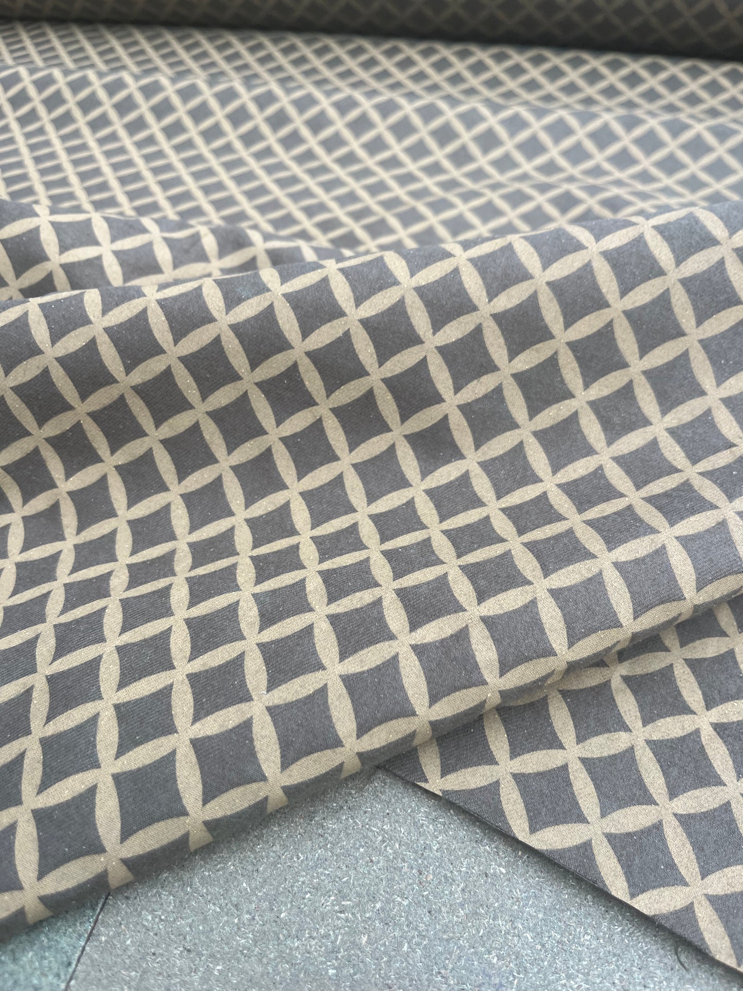 BILLY 002 cotton twill with khaky print