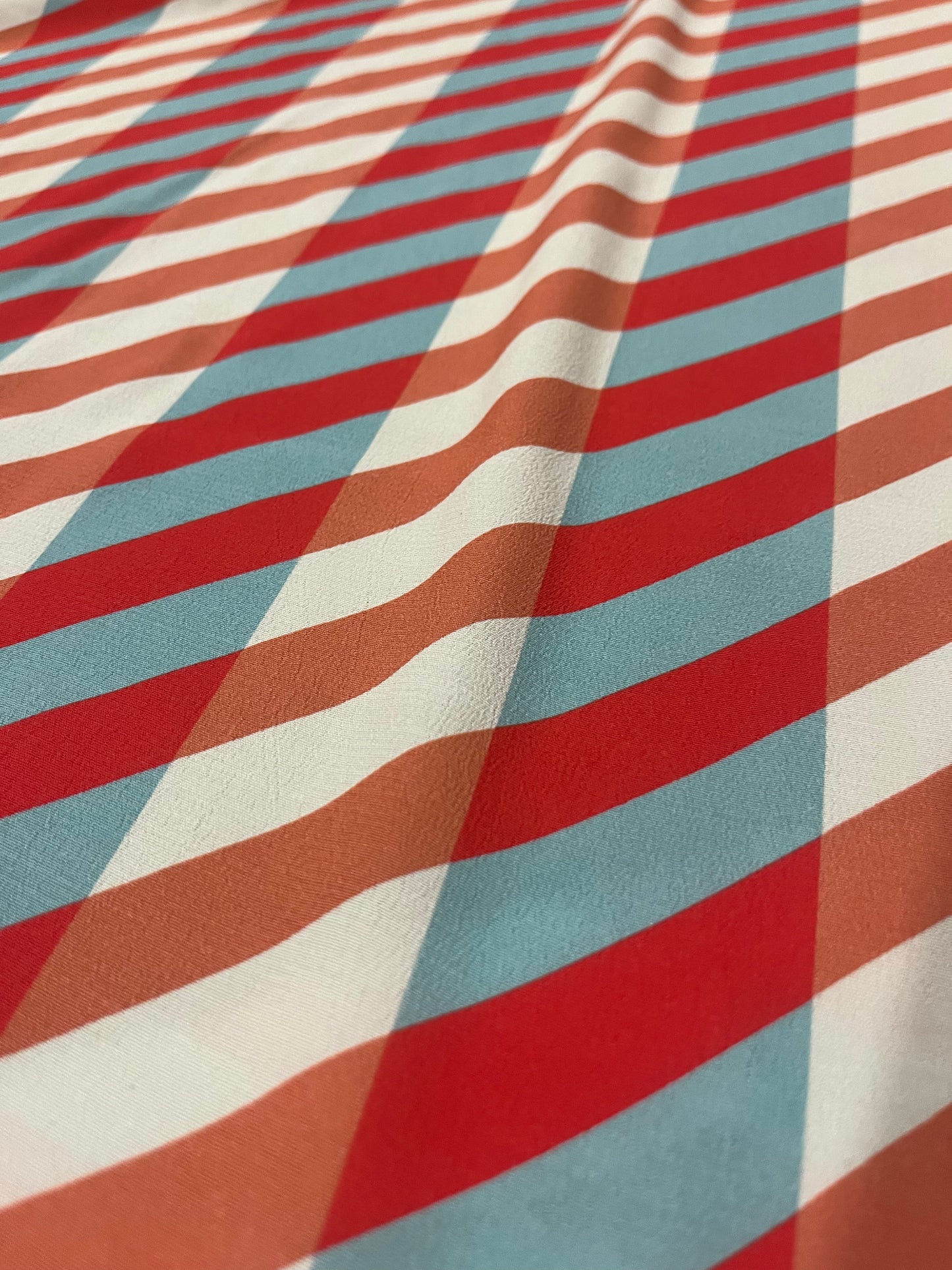 A01 Mattia crêpe viscose diagonal stripes