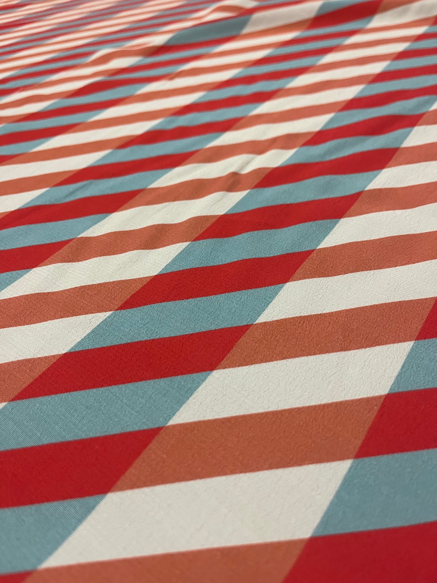 A01 Mattia crêpe viscose diagonal stripes