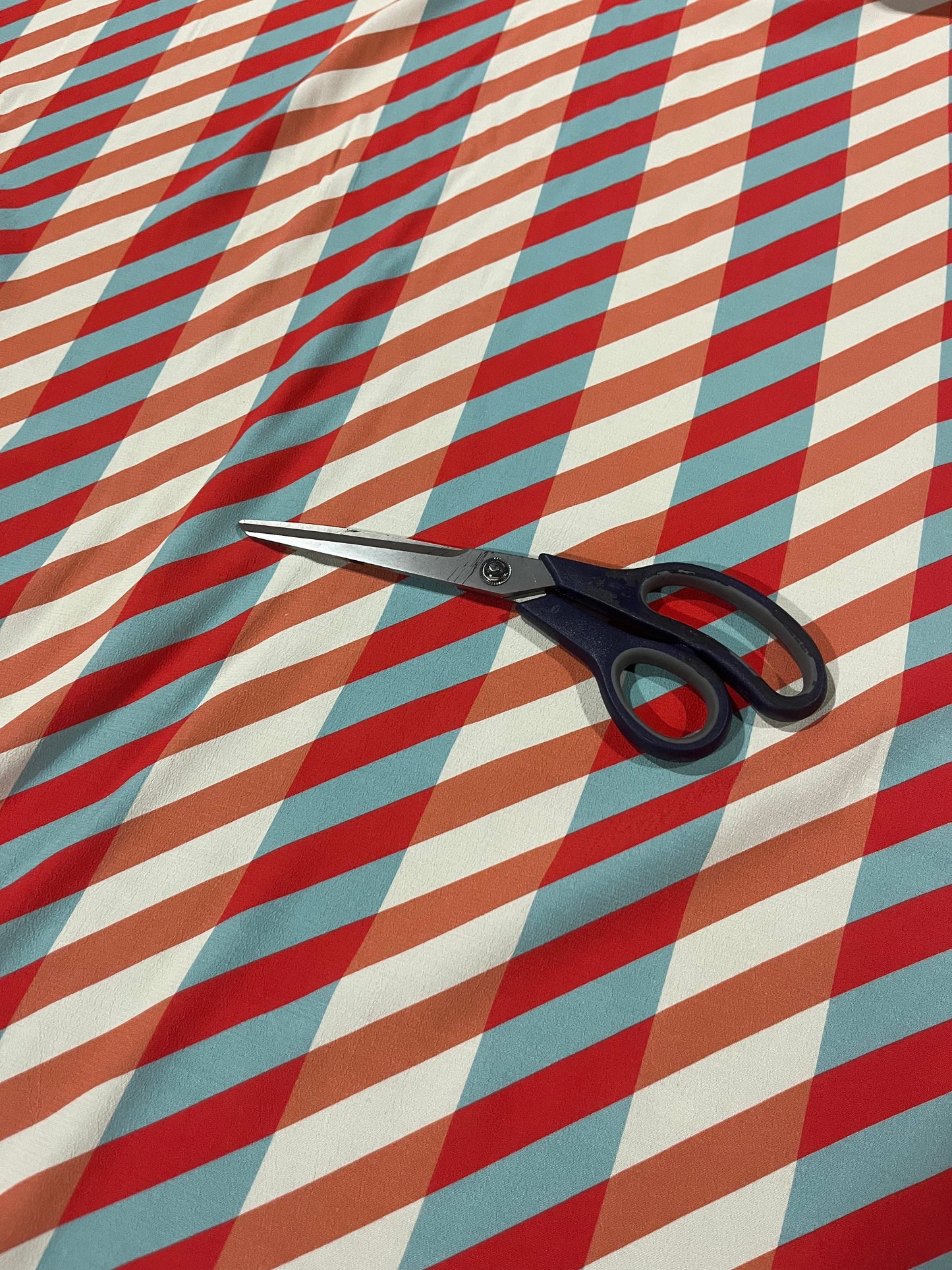 A01 Mattia crêpe viscose diagonal stripes