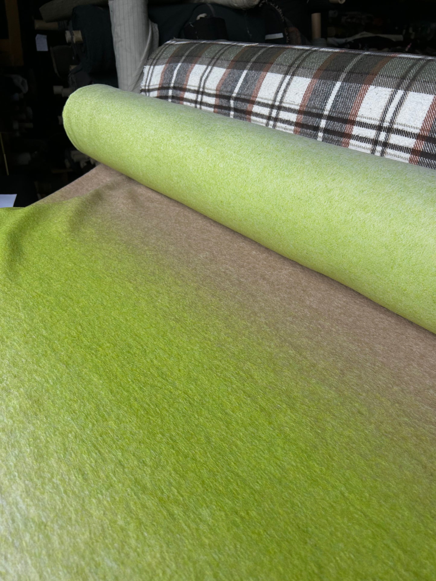 LISA 082 ecru to green fluo tie dye Heavy boiled wool