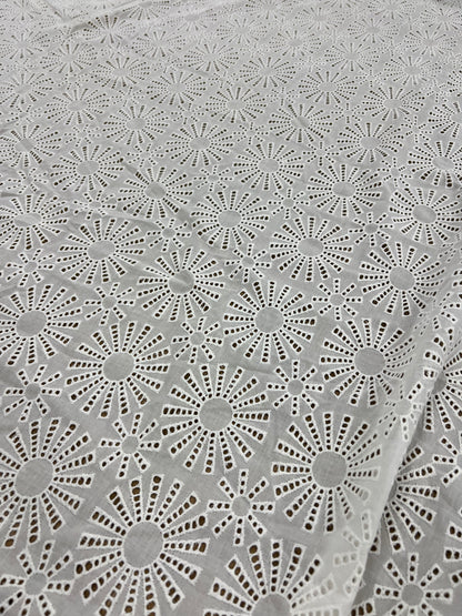 Enrique 019 broderie anglaise flower design white