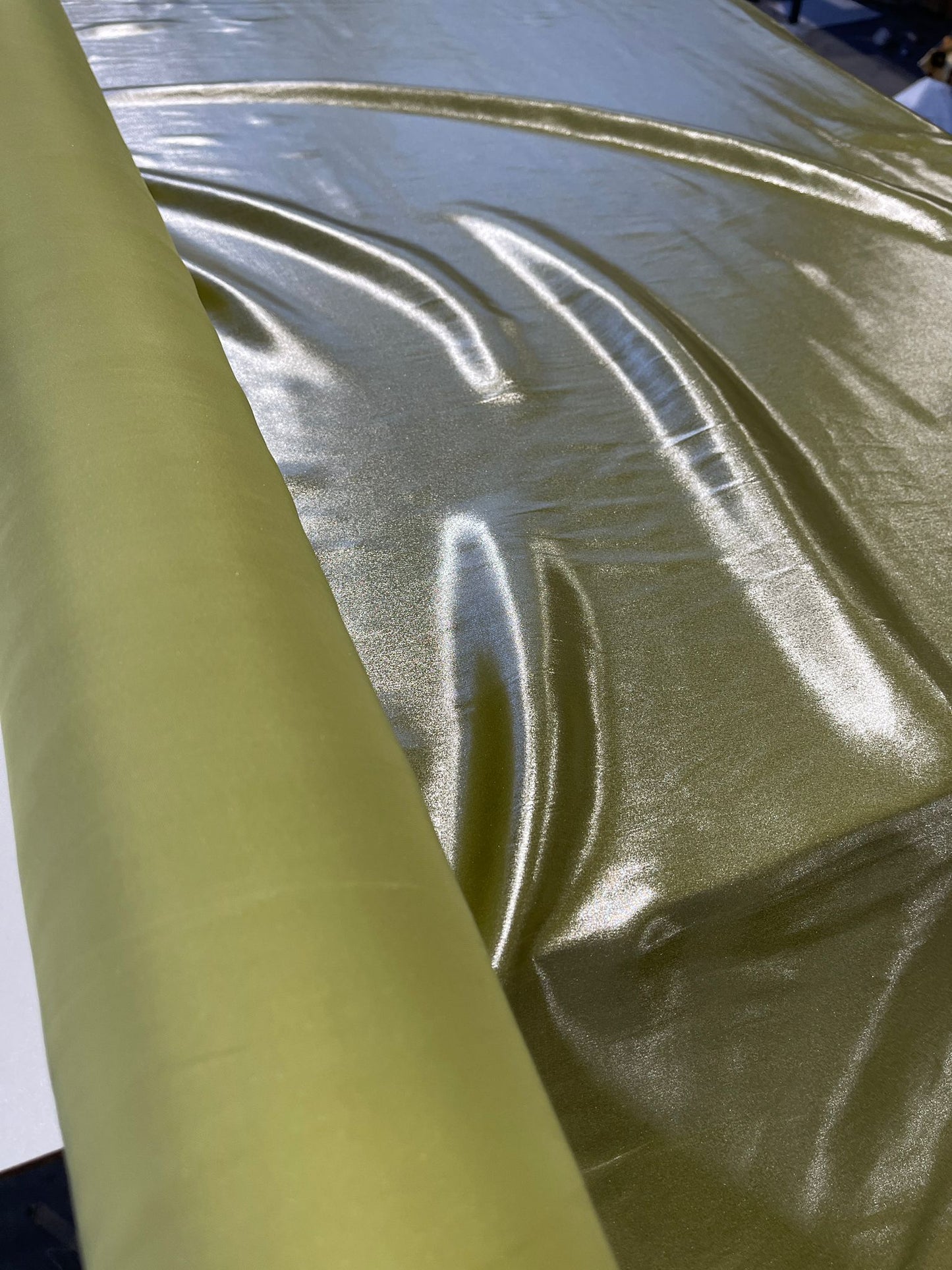 E02 LUX kiwi shiny polyester fabric