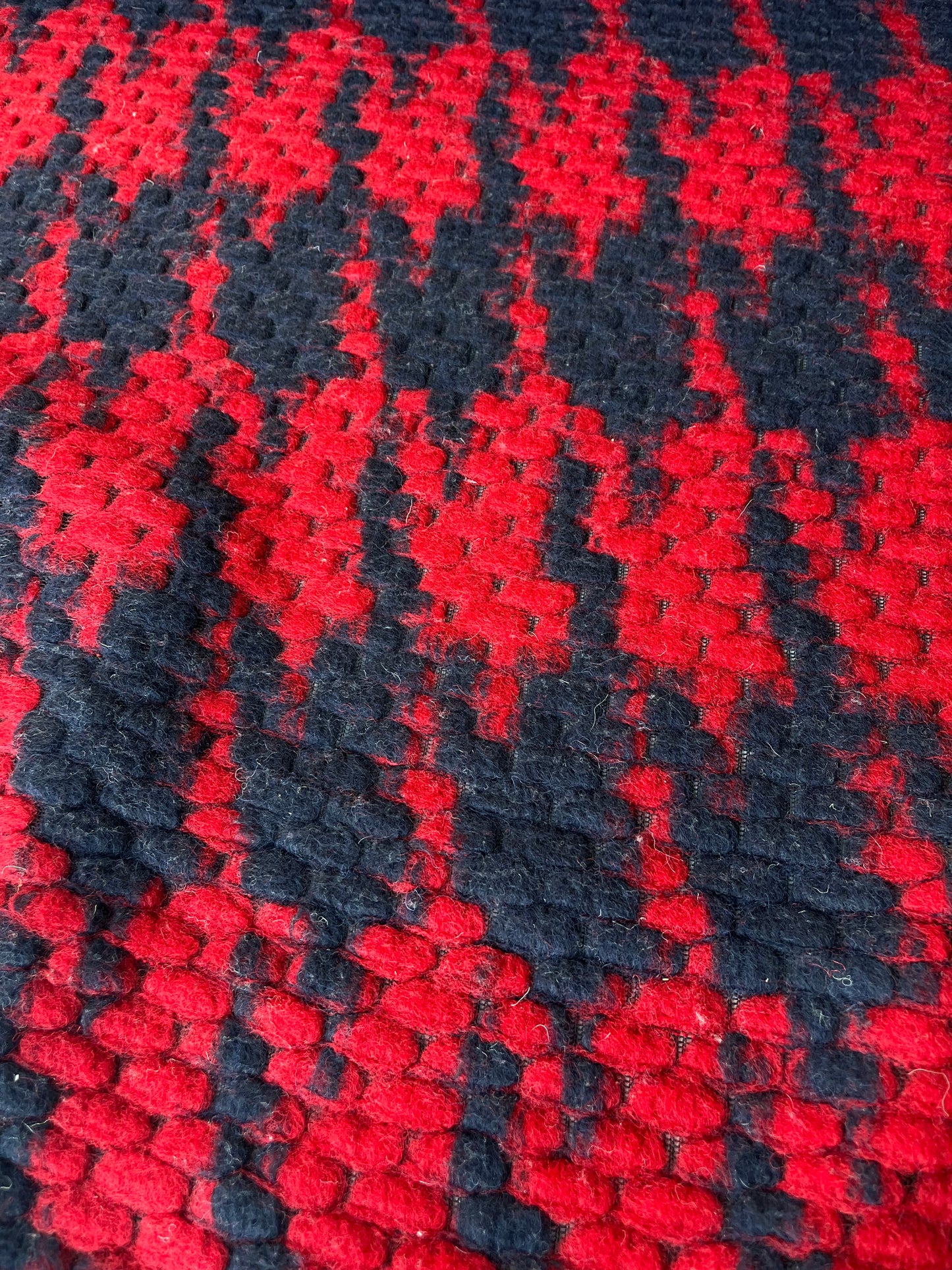 LISA 023 boiled wool bouclette blue/red huge pied de coq design