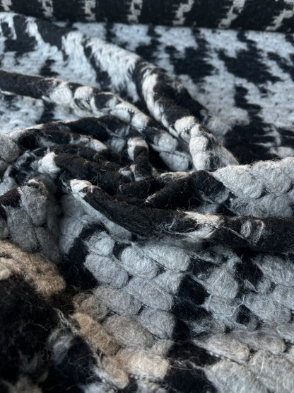 LISA 022 boiled wool bouclette grey/black with huge pied de coq