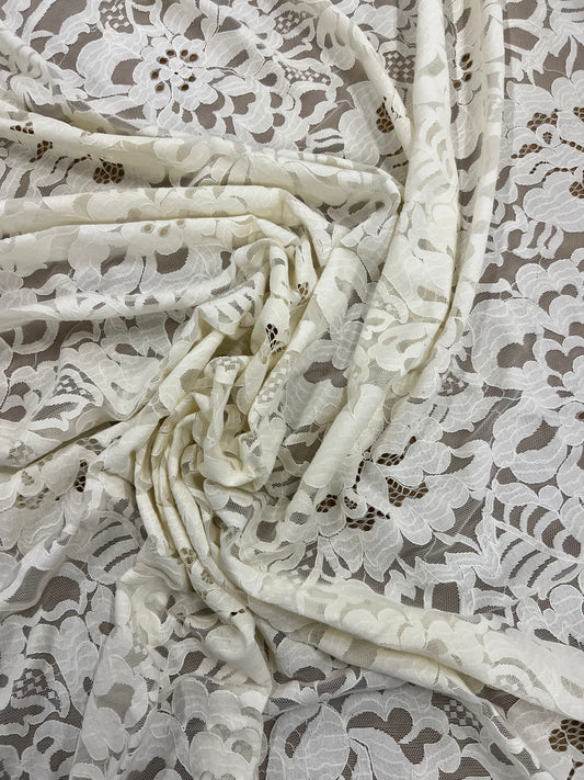 Enrique 025 écru viscose lace with flowers