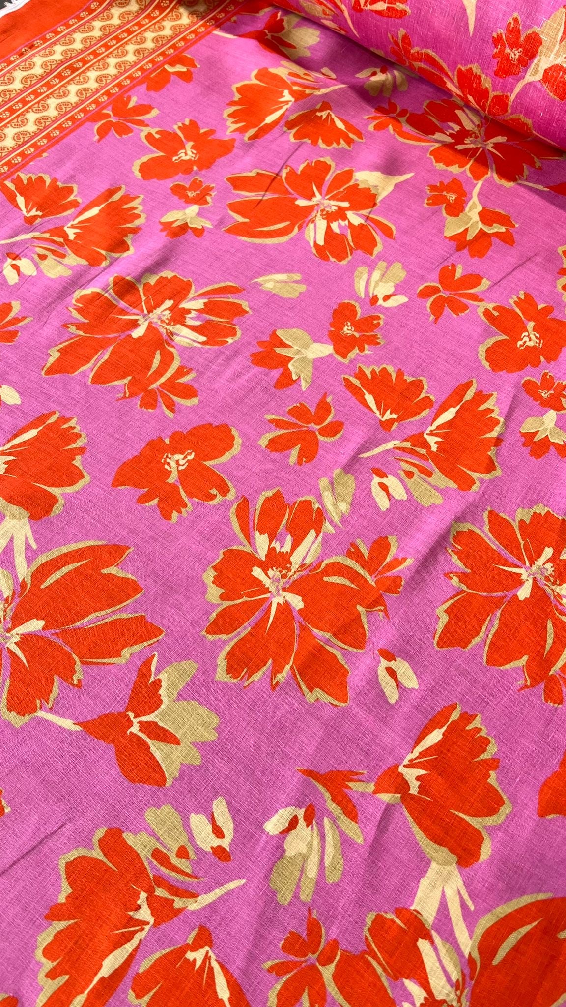 A01 LAGO 001 Double borderprint red floral on pink