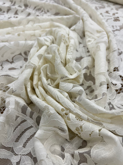Enrique 025 écru viscose lace with flowers