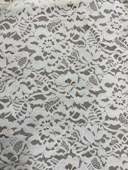 Enrique 025 écru viscose lace with flowers