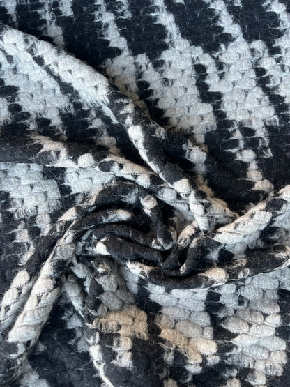 LISA 022 boiled wool bouclette grey/black with huge pied de coq